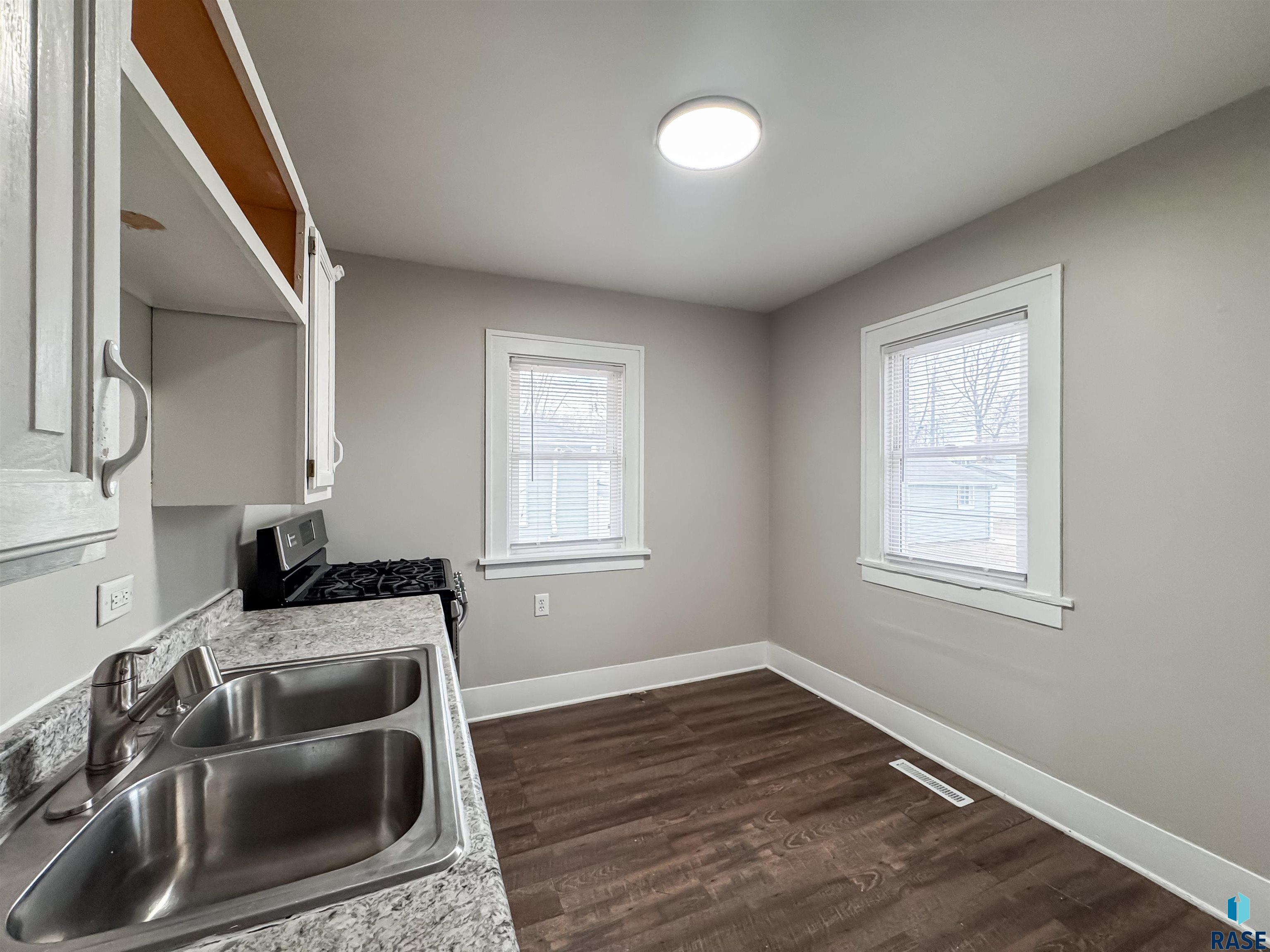 829 N Van Eps Ave Avenue