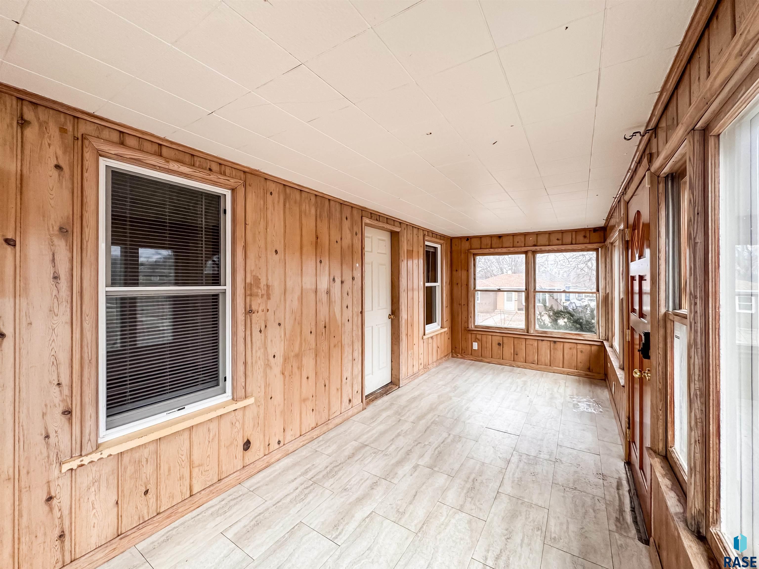 829 N Van Eps Ave Avenue