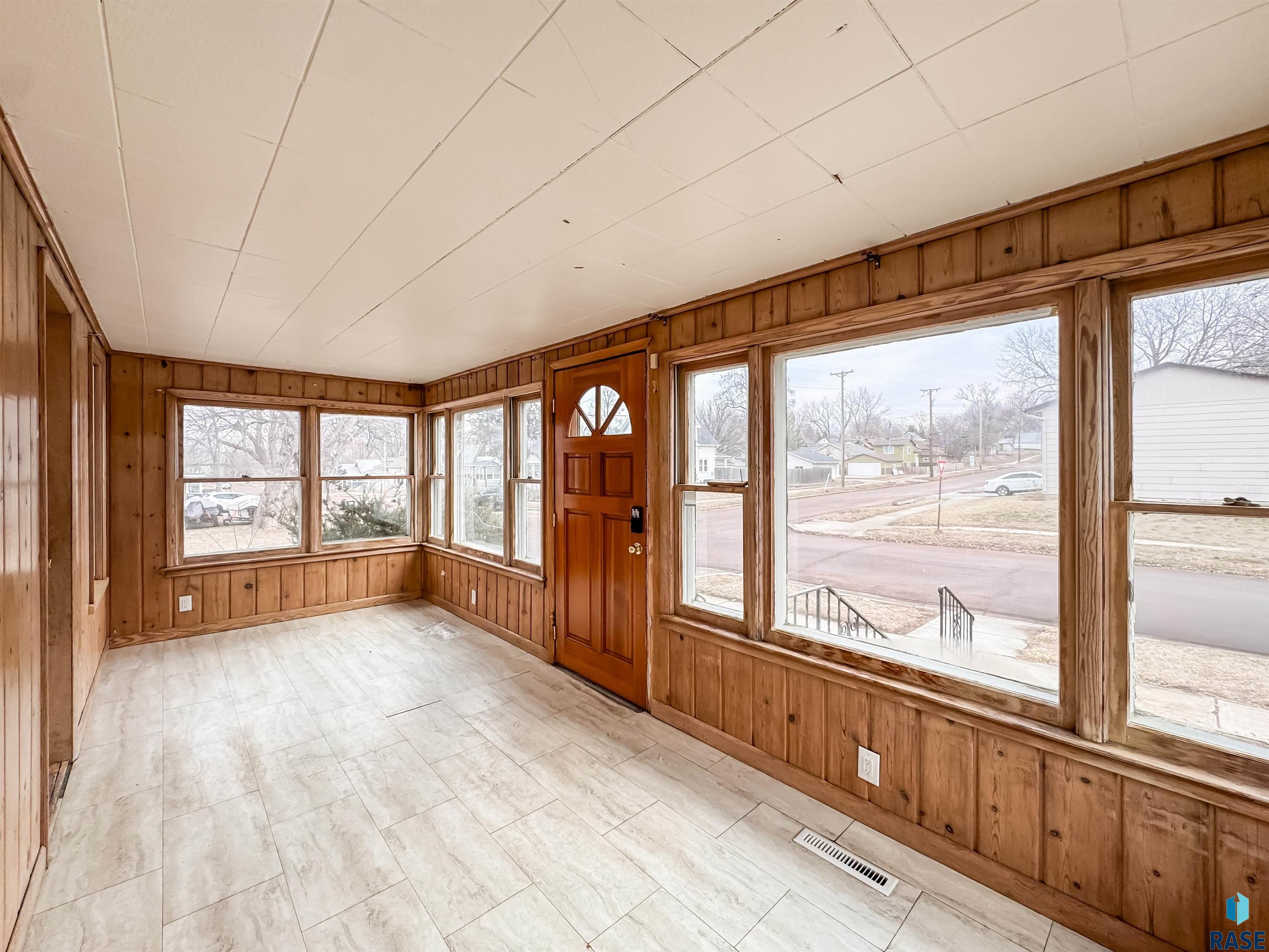 829 N Van Eps Ave Avenue