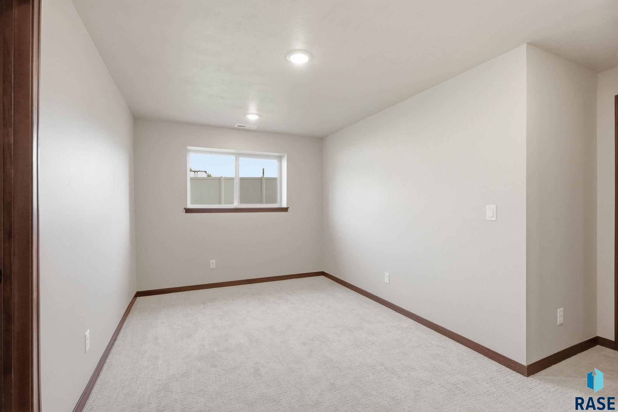 1425 Mae Pl, Tea