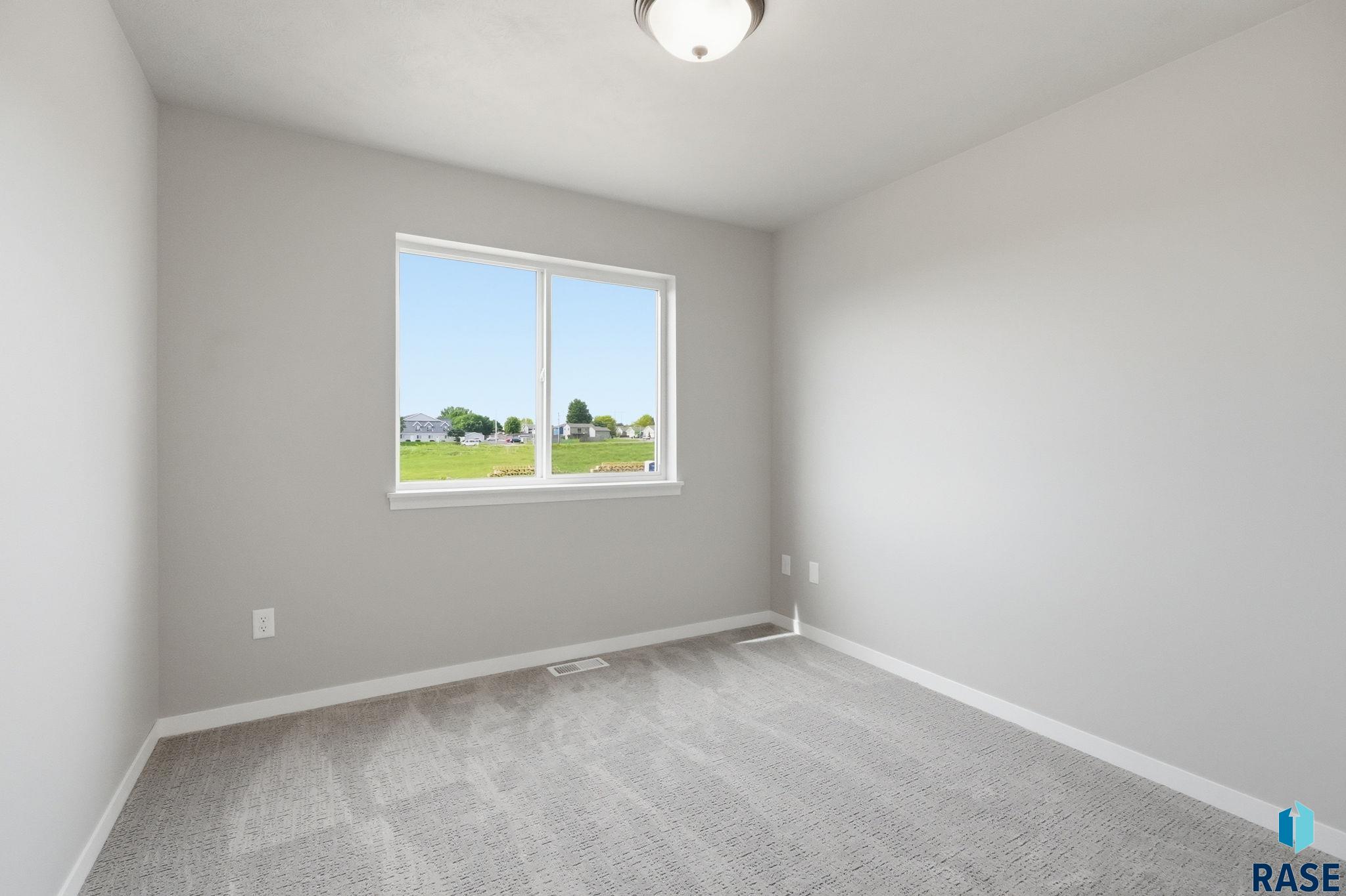 608 Yankee Ave, Sioux Falls