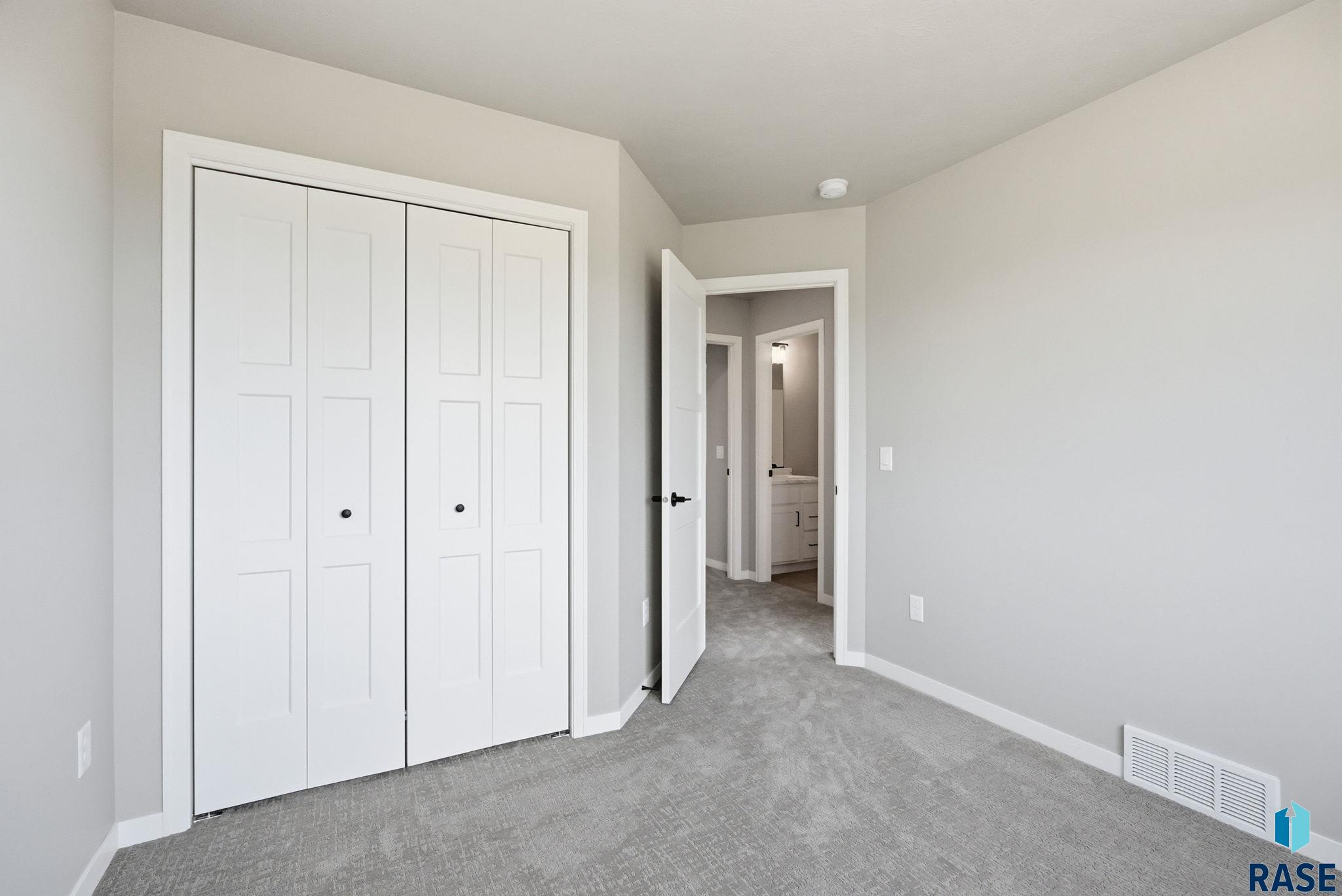 608 Yankee Ave, Sioux Falls