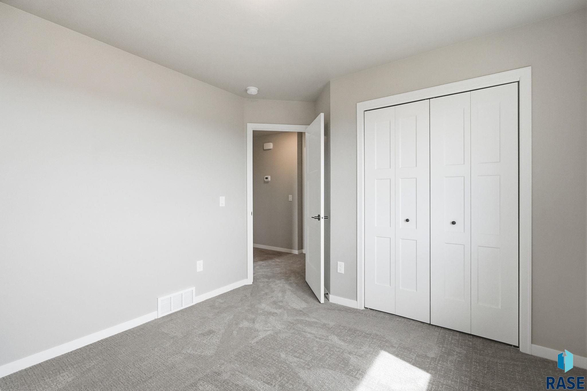 608 Yankee Ave, Sioux Falls