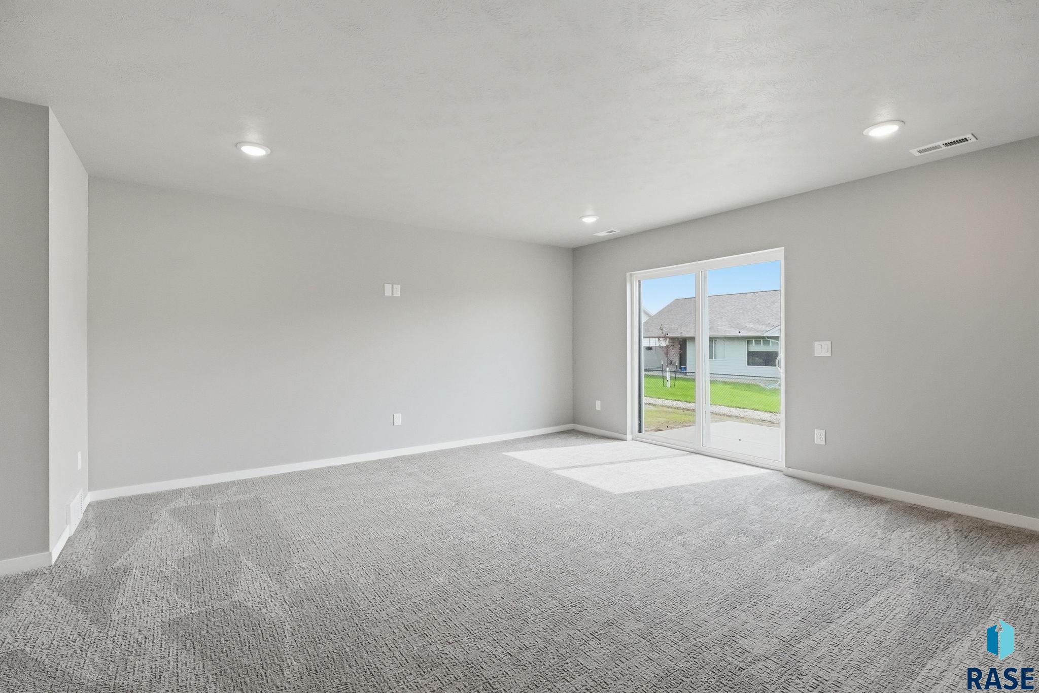 608 Yankee Ave, Sioux Falls
