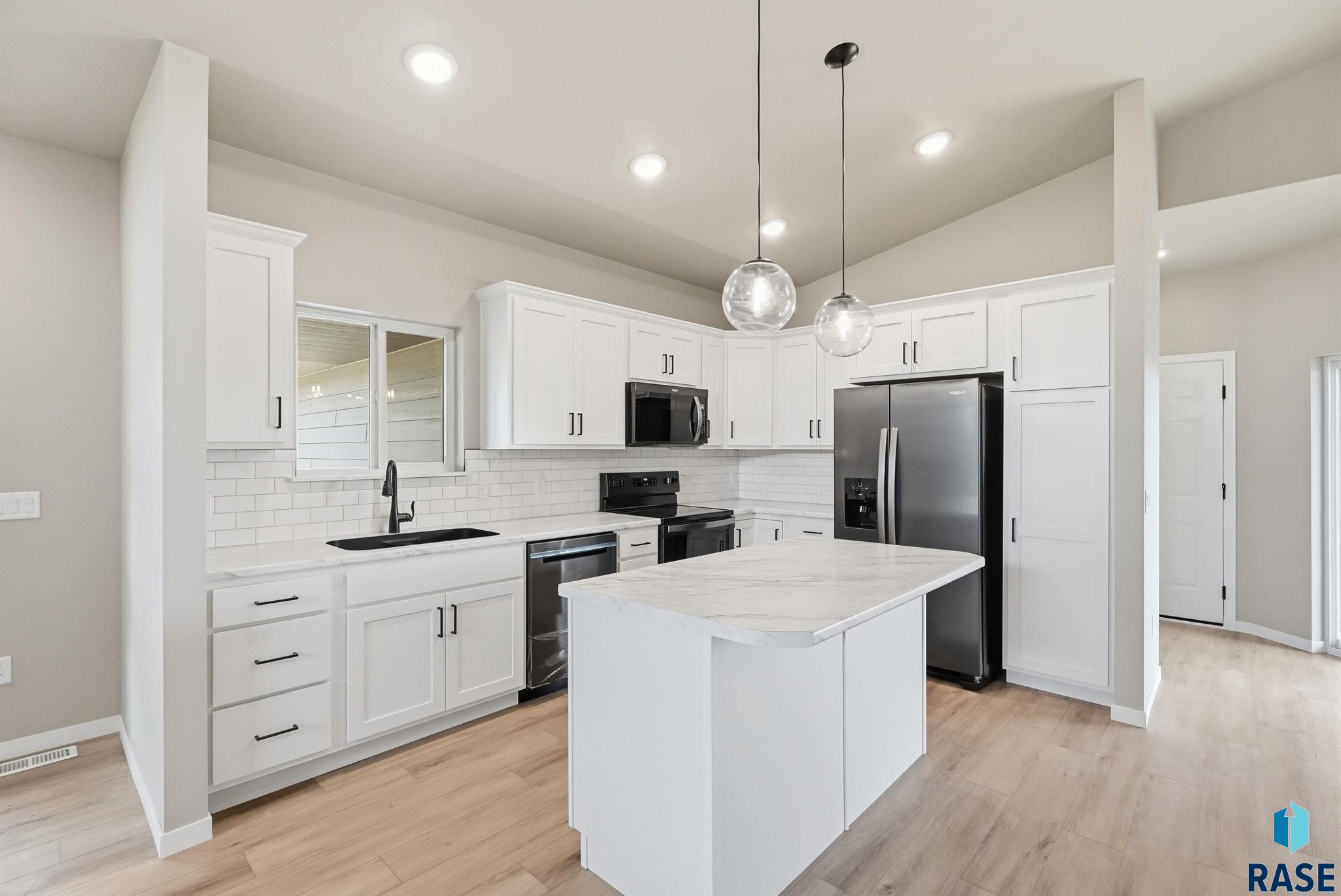 608 Yankee Ave, Sioux Falls