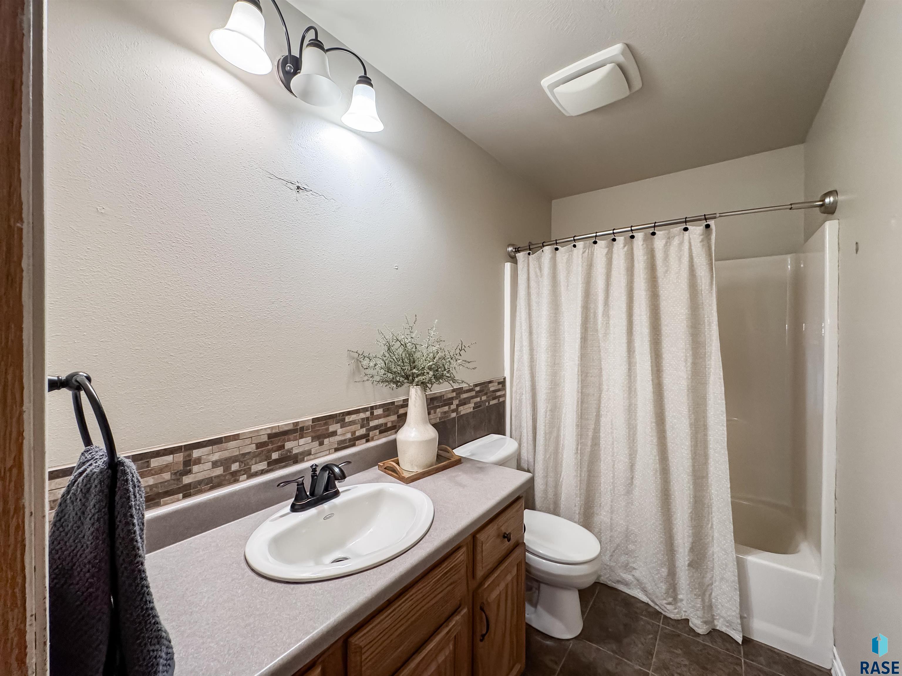 2713 N Vincent Ave Avenue