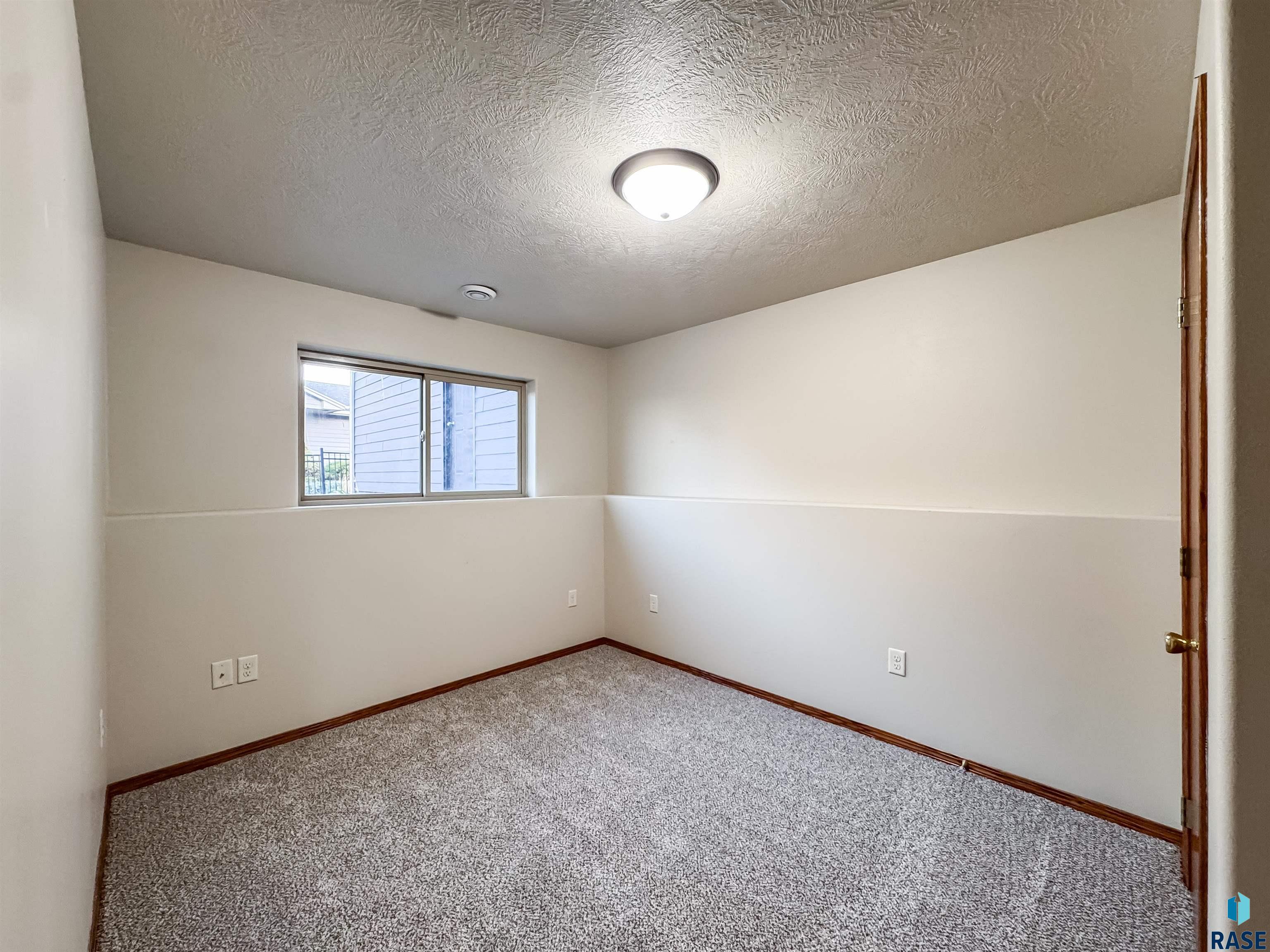 2713 N Vincent Ave Avenue