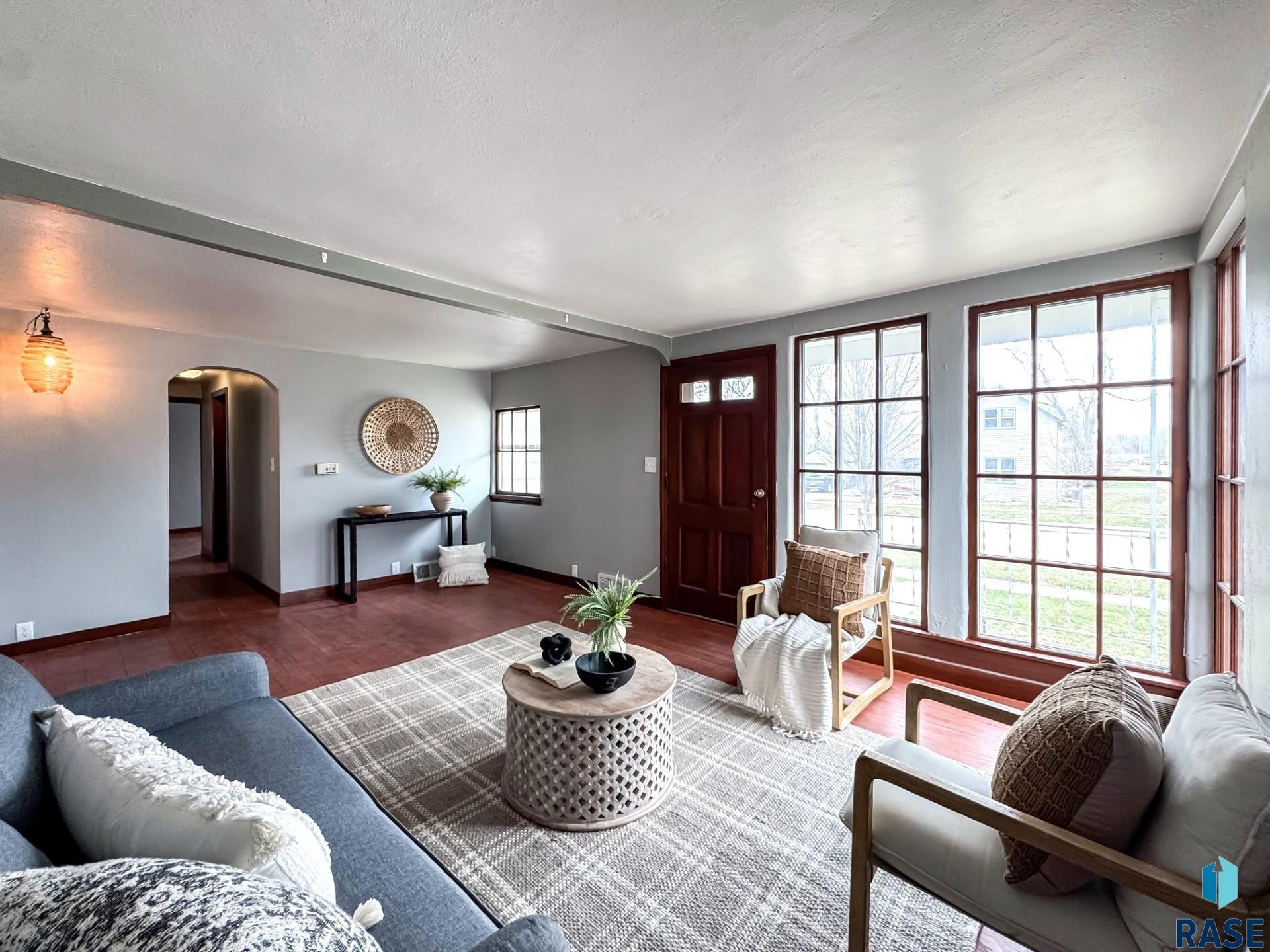 300 S 1st Ave Avenue