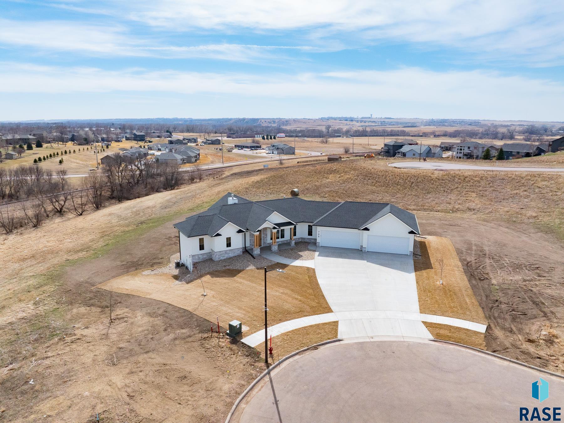 705 N Sapphire Cir Circle