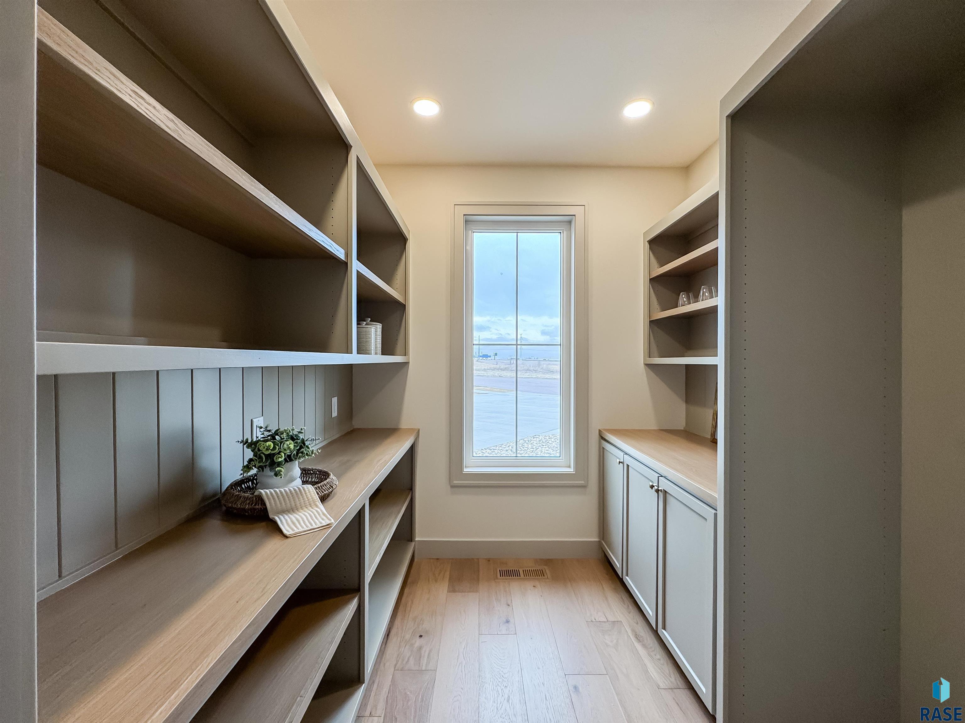 705 N Sapphire Cir Circle