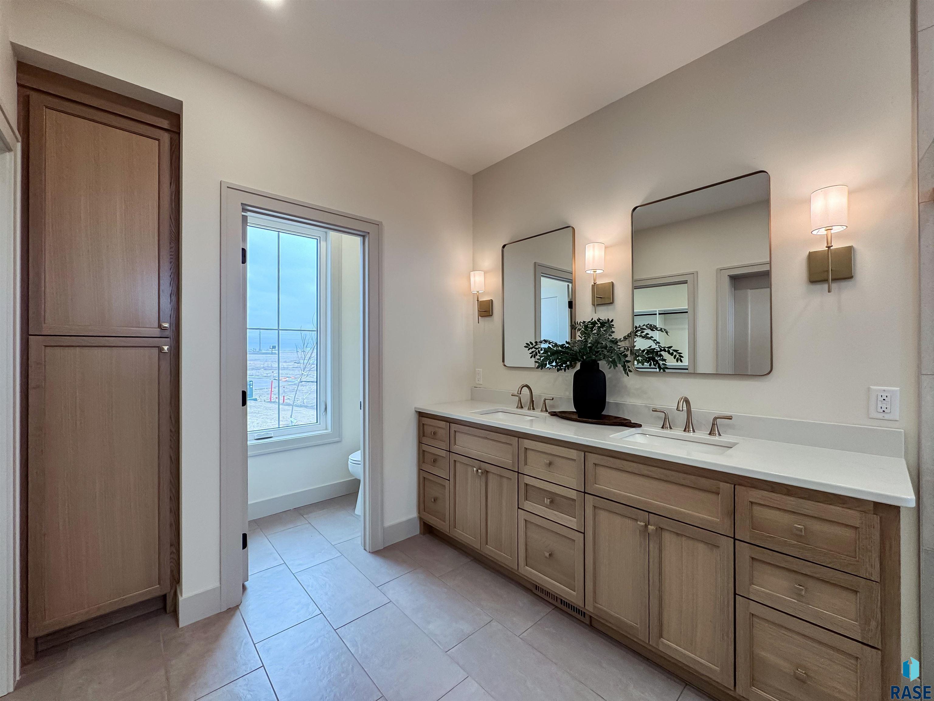 705 N Sapphire Cir Circle