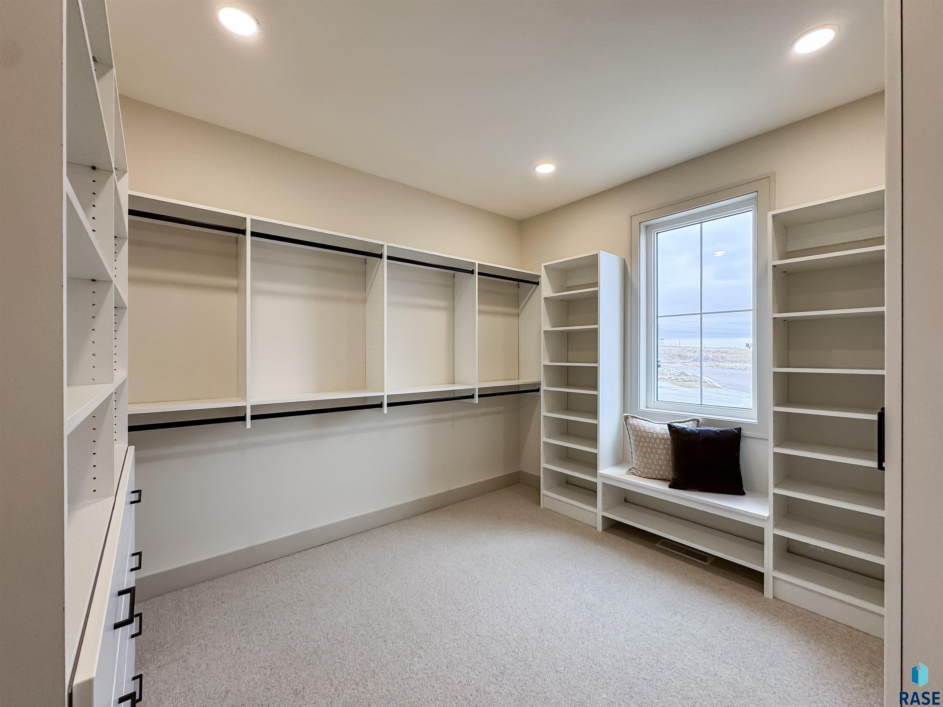 705 N Sapphire Cir Circle