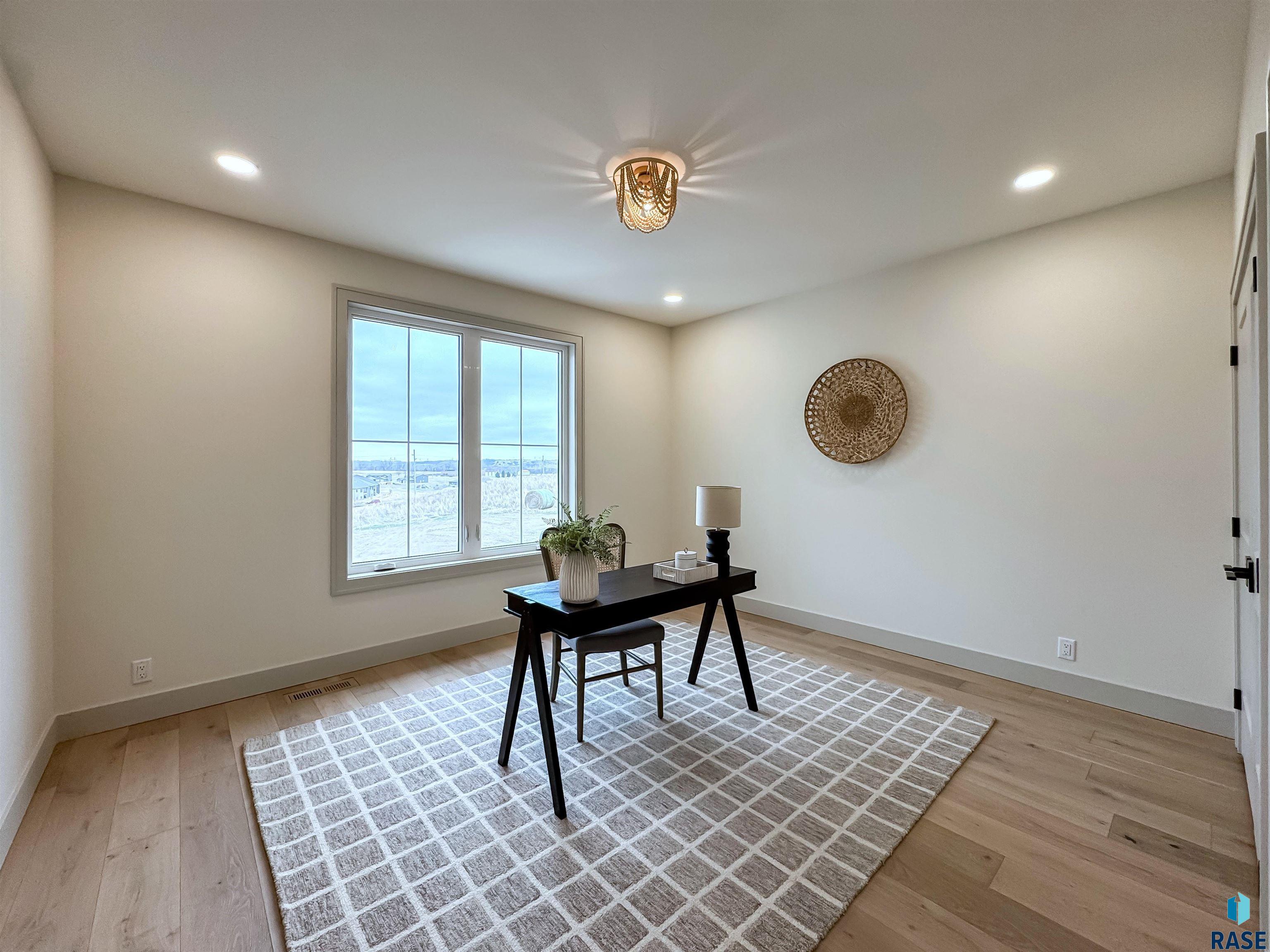 705 N Sapphire Cir Circle