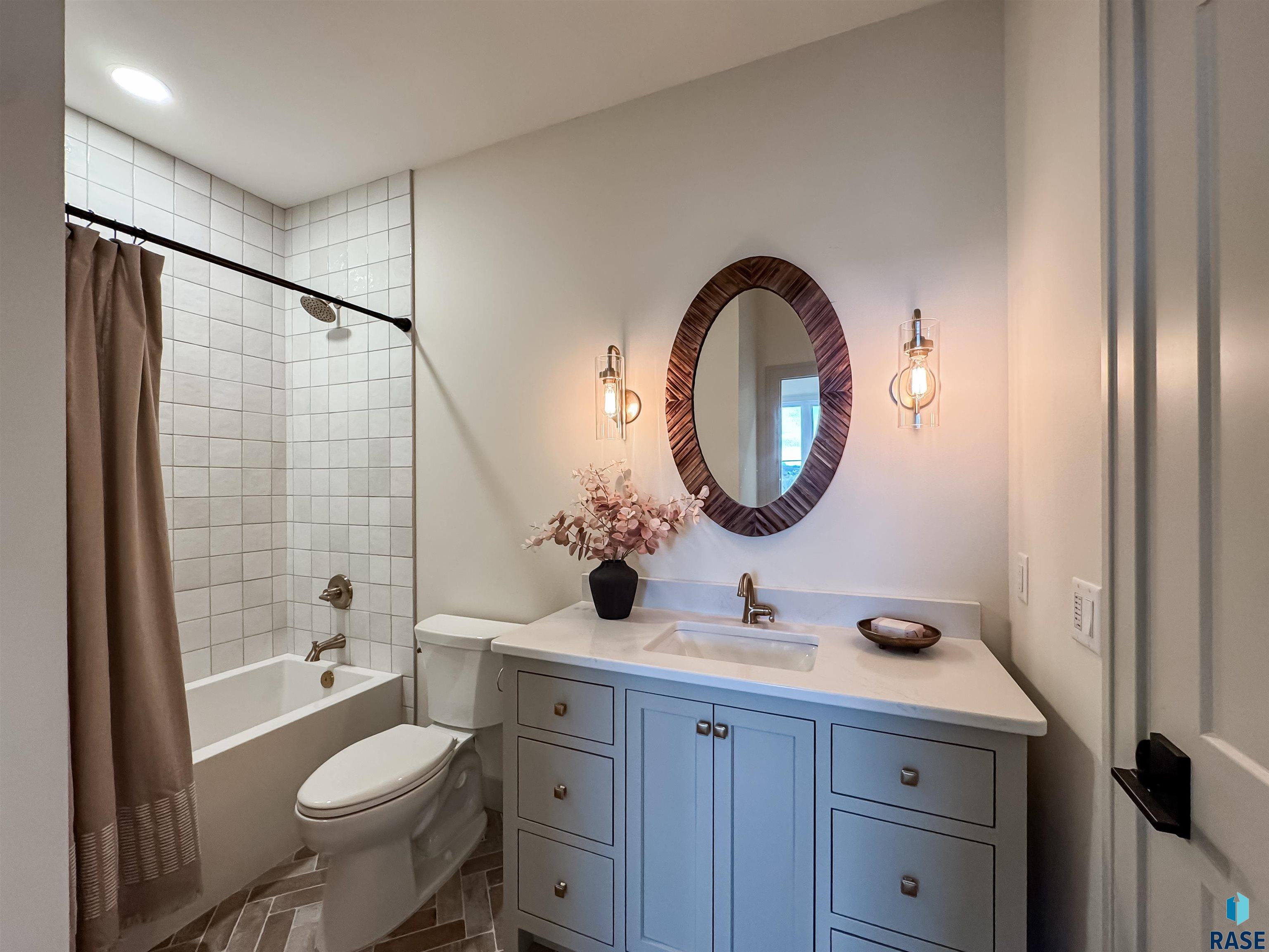 705 N Sapphire Cir Circle