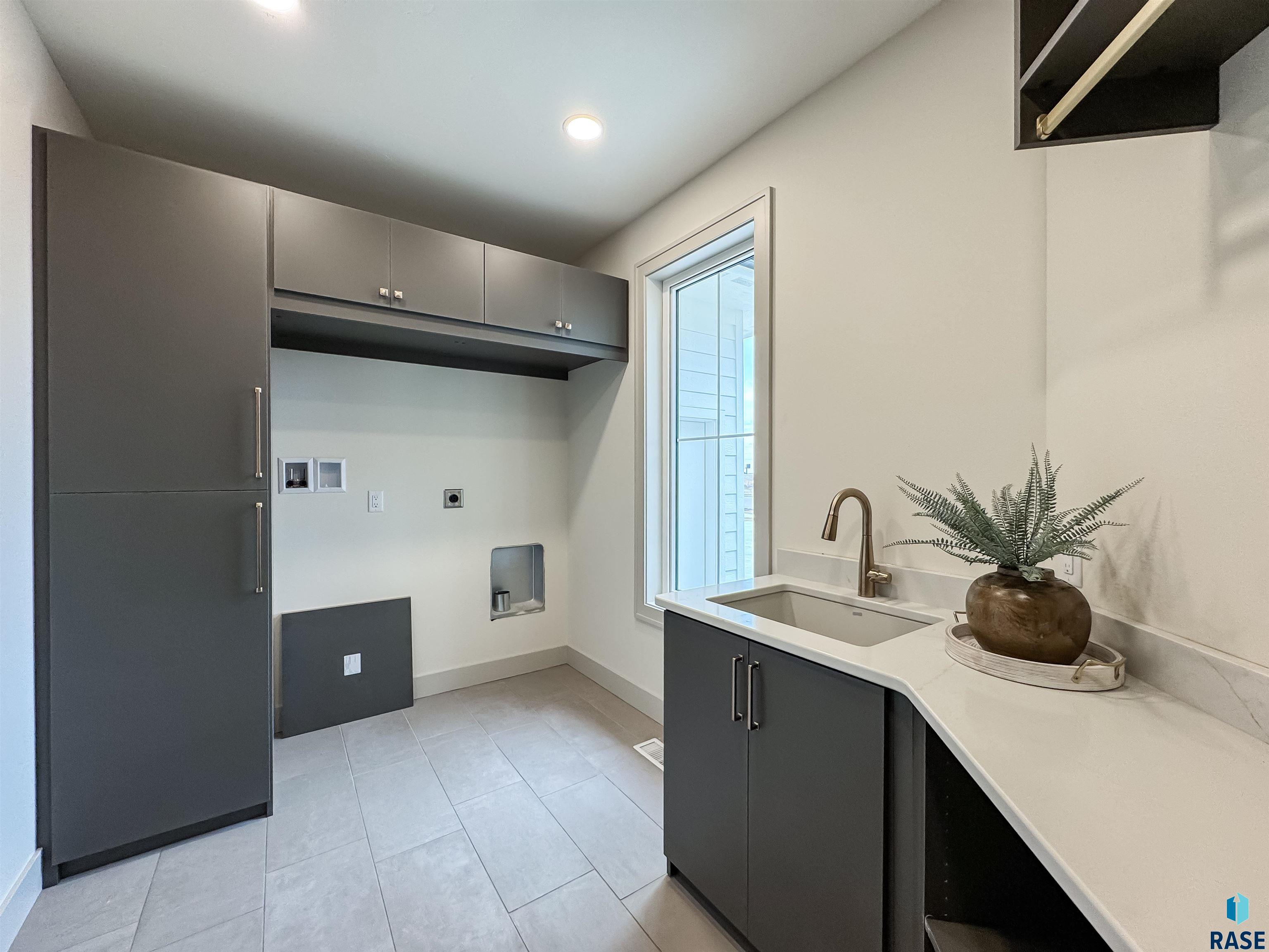 705 N Sapphire Cir Circle