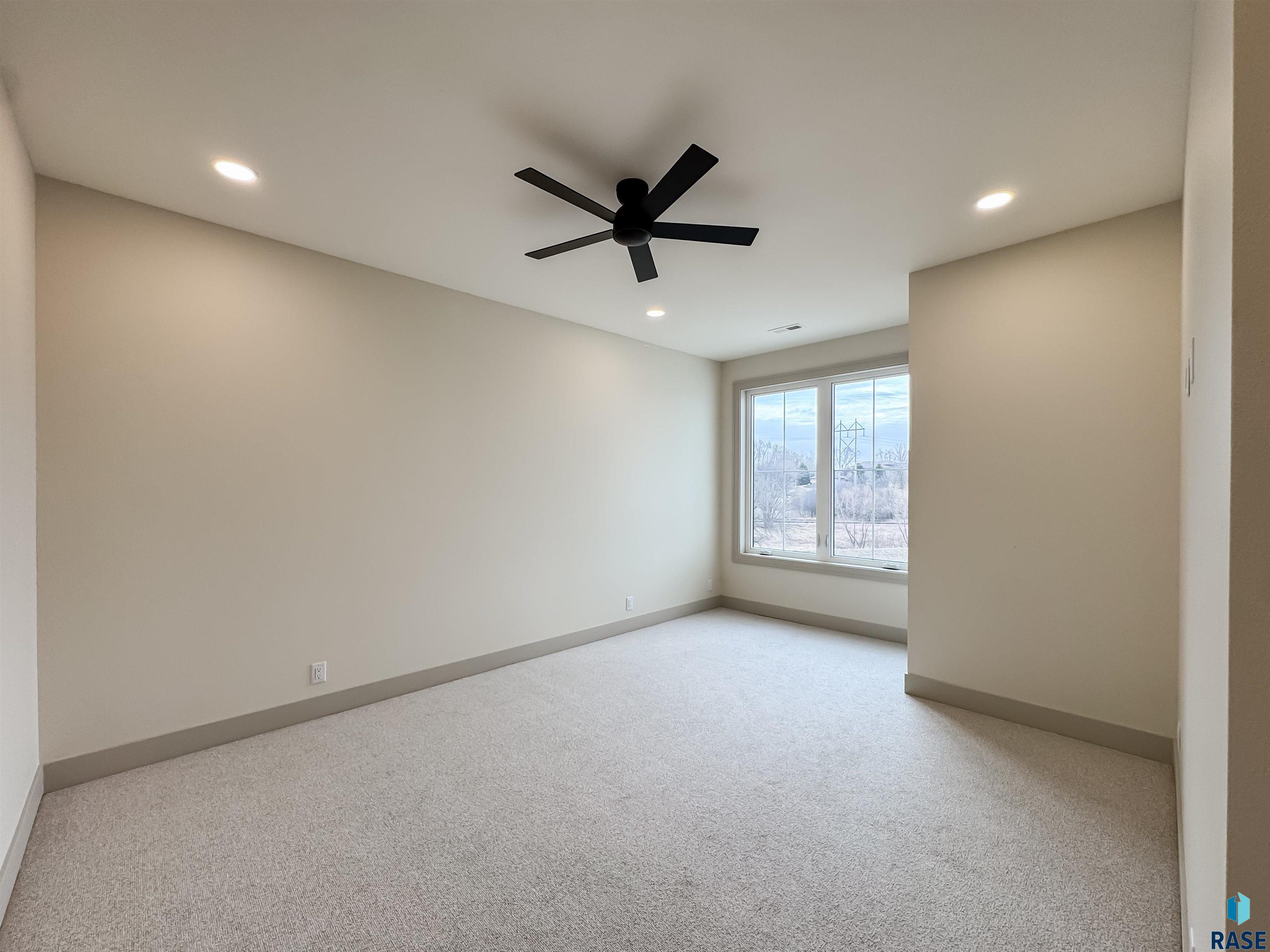 705 N Sapphire Cir Circle