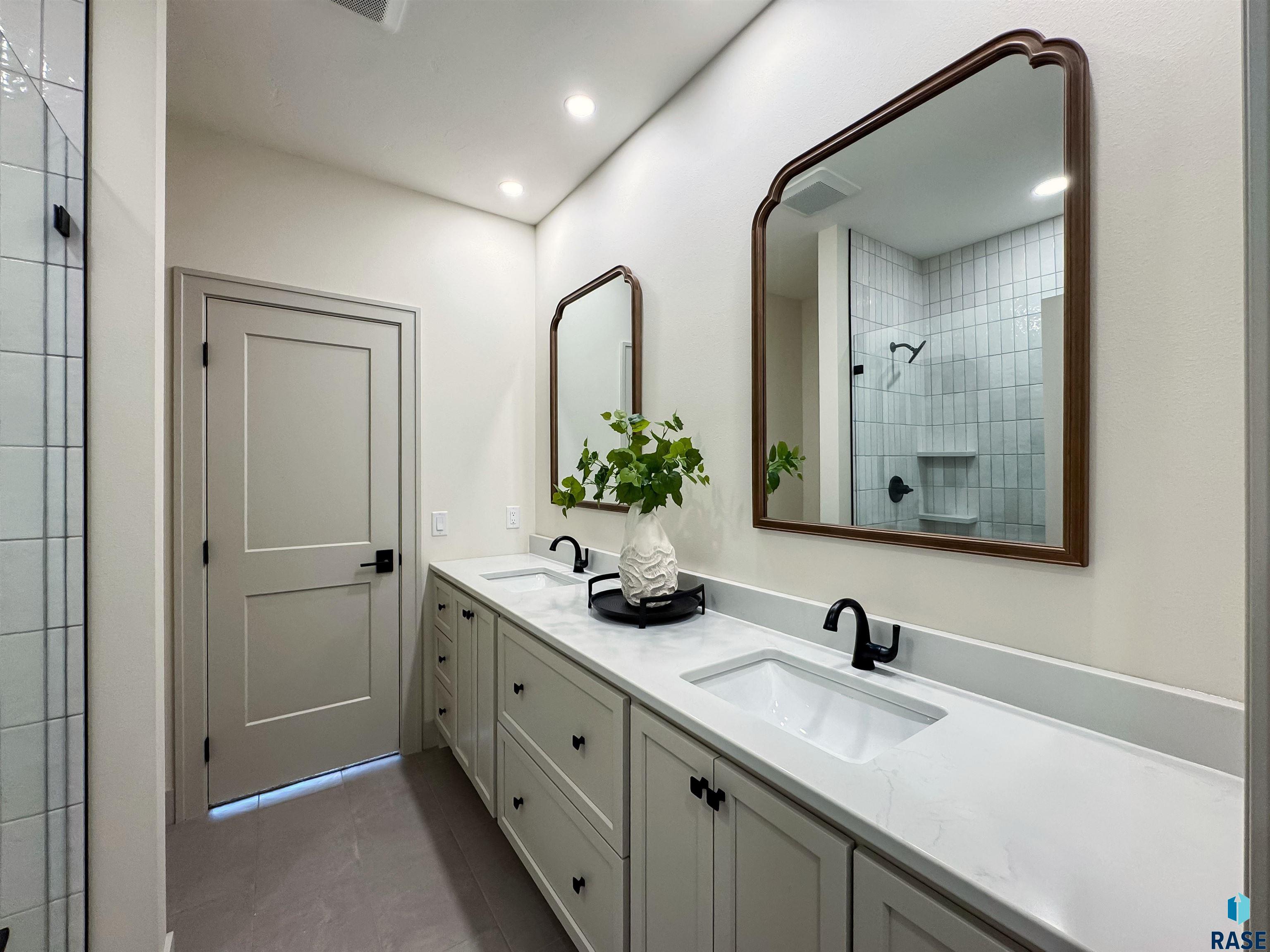 705 N Sapphire Cir Circle