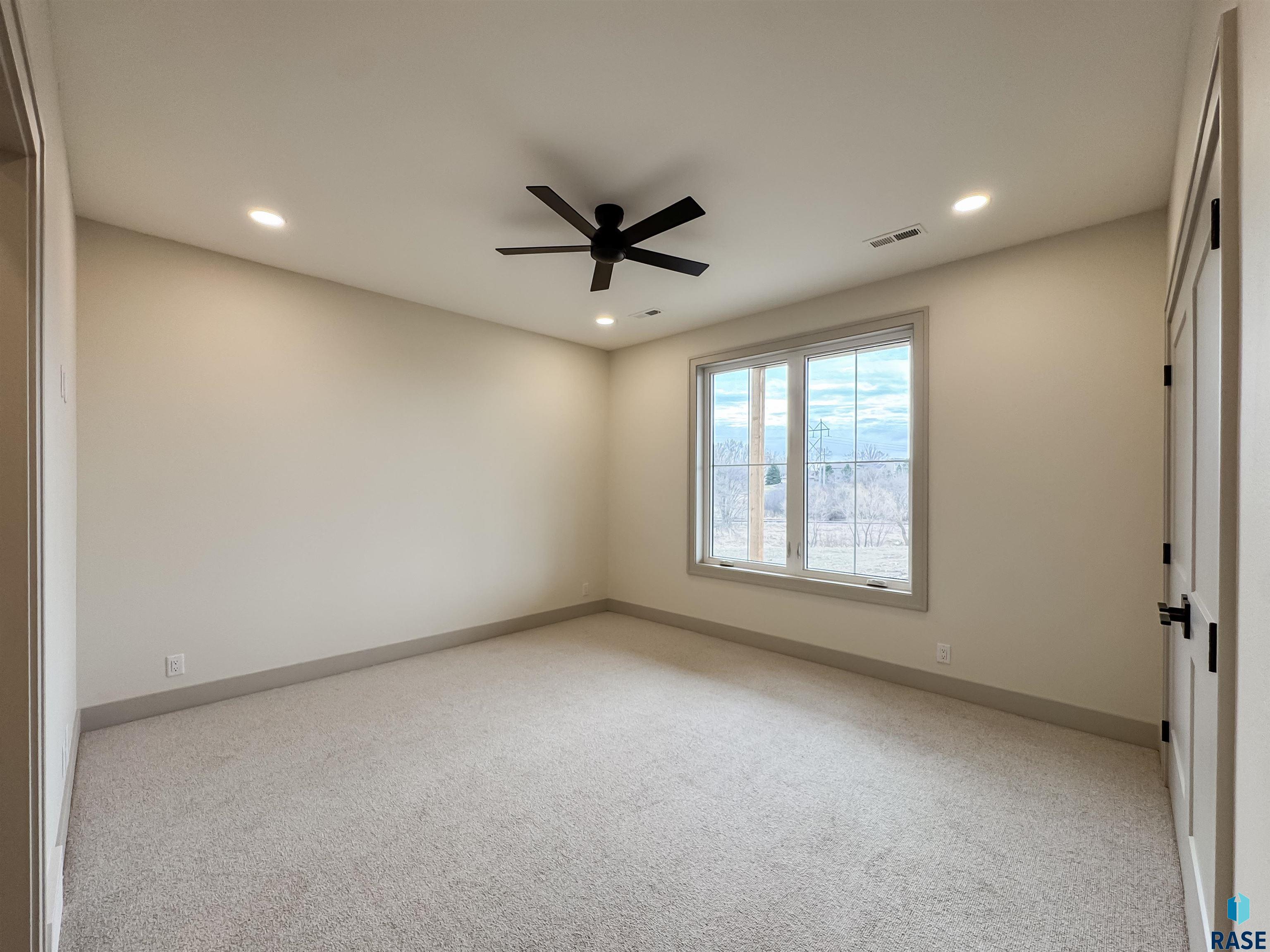 705 N Sapphire Cir Circle