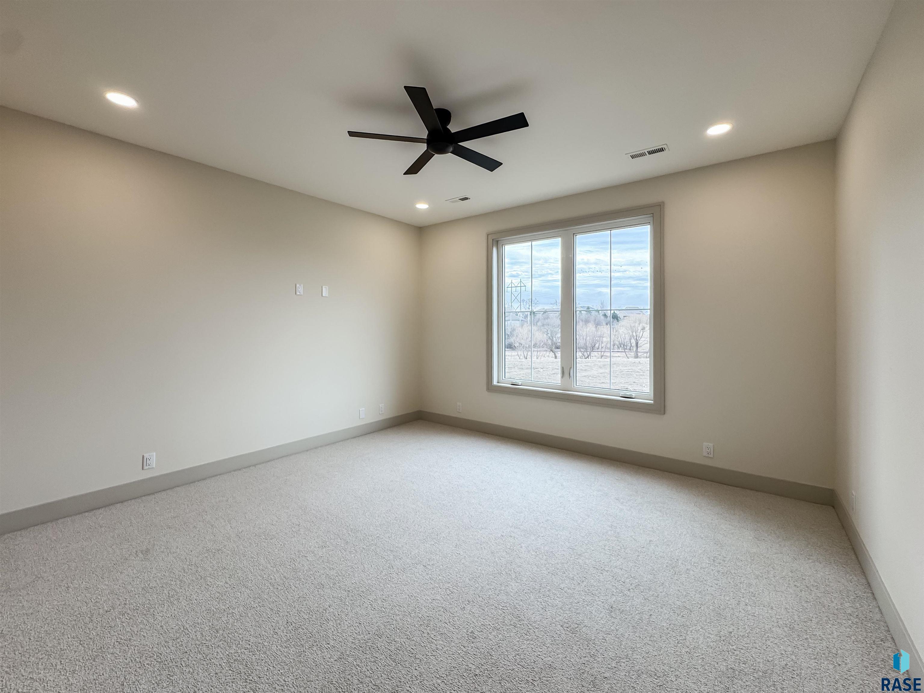 705 N Sapphire Cir Circle