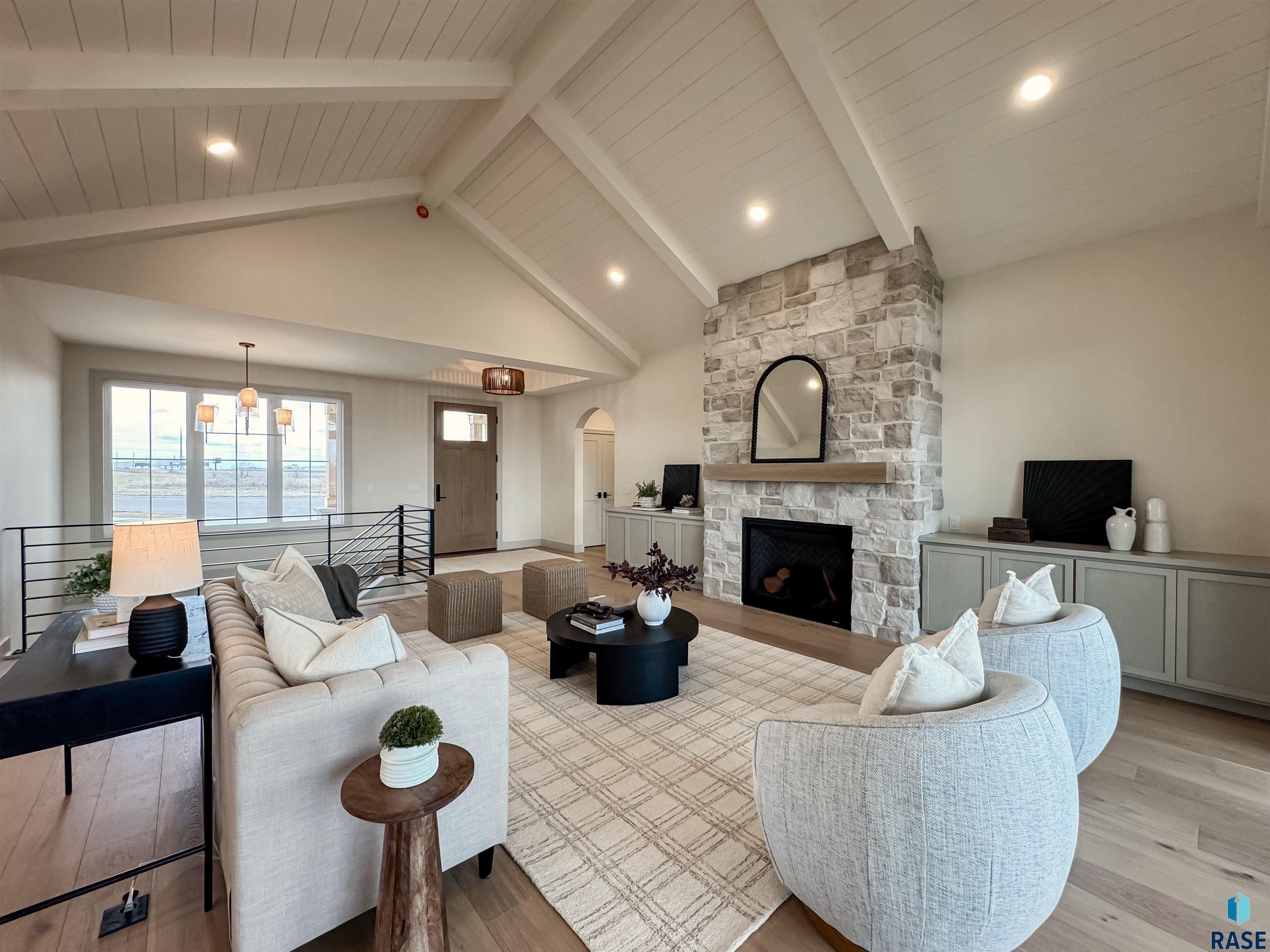 705 N Sapphire Cir Circle