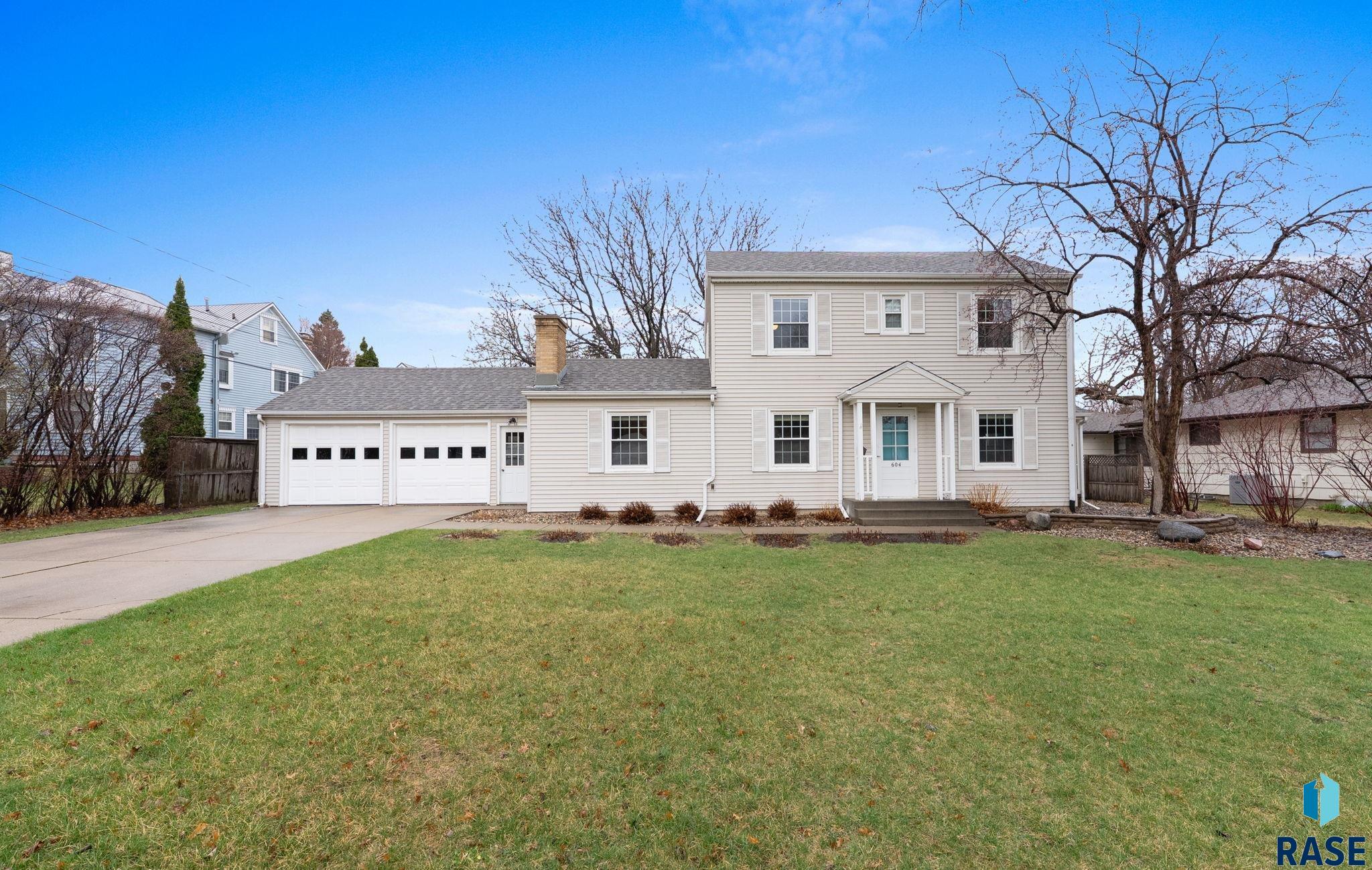 604 E Park Dr, Sioux Falls