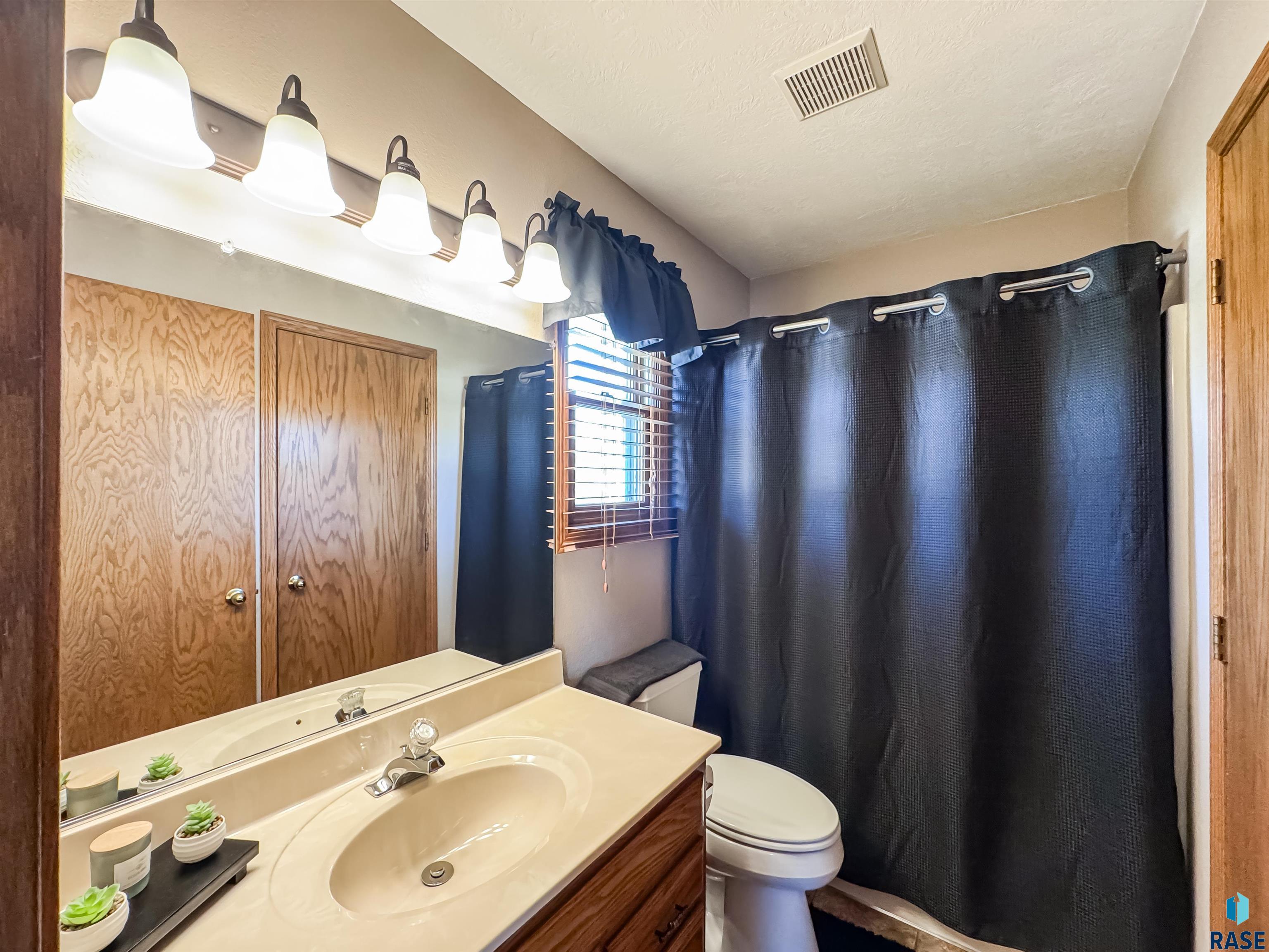 900 S Parkview Blvd Boulevard