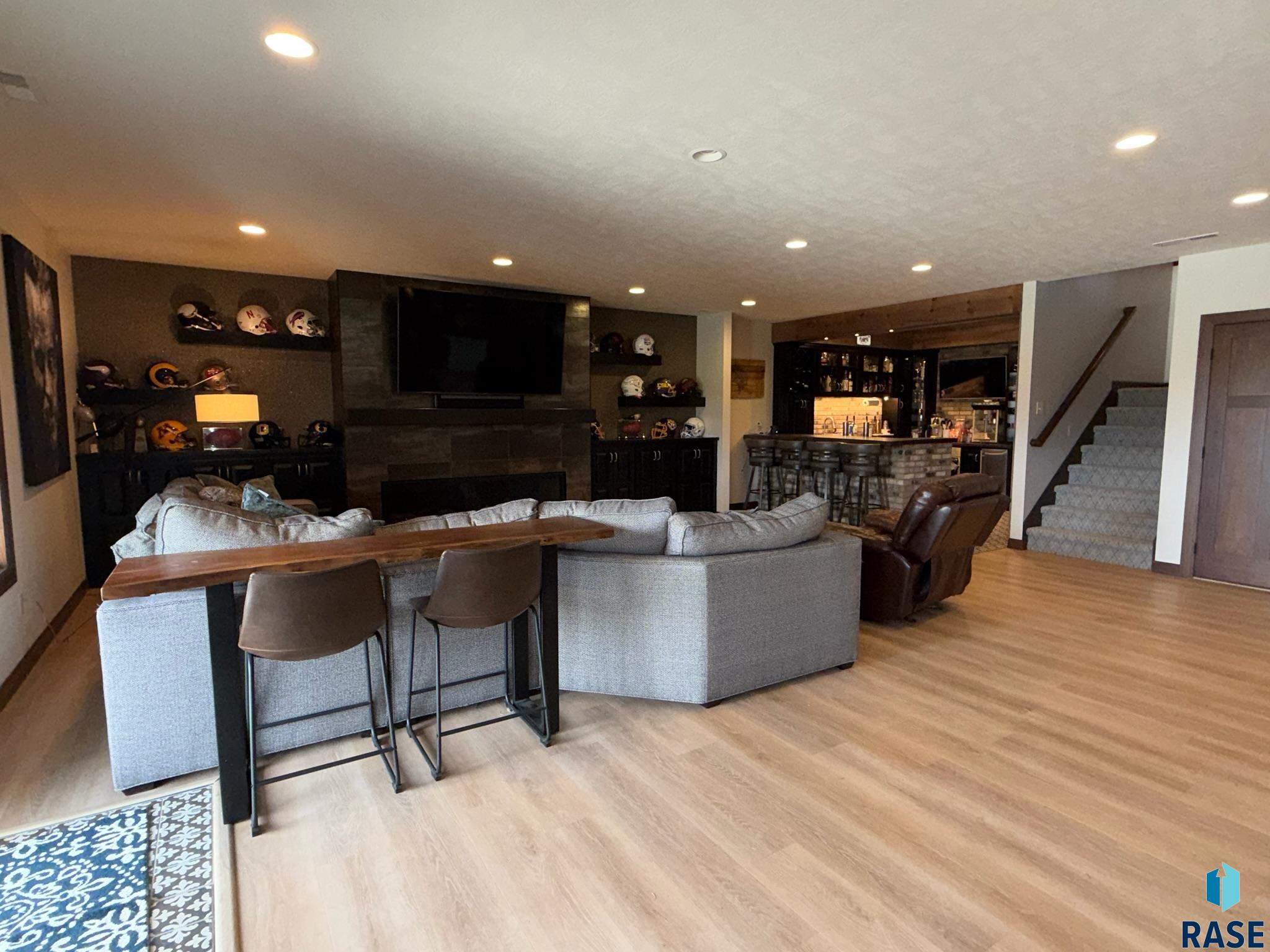 2709 W 90th St Street