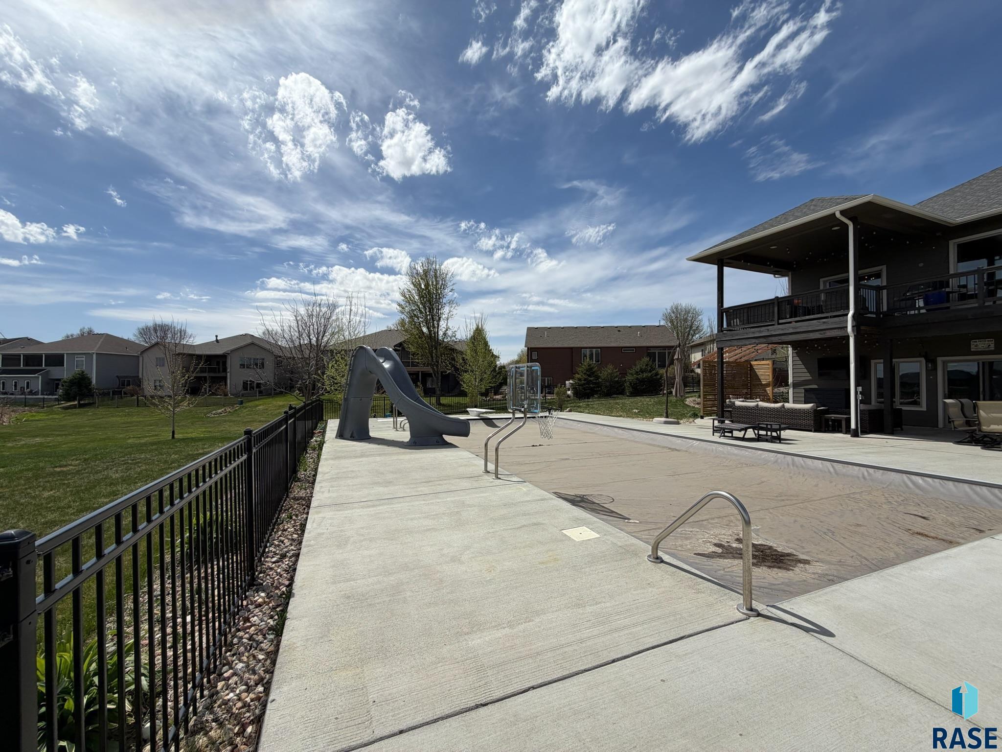 2709 W 90th St Street