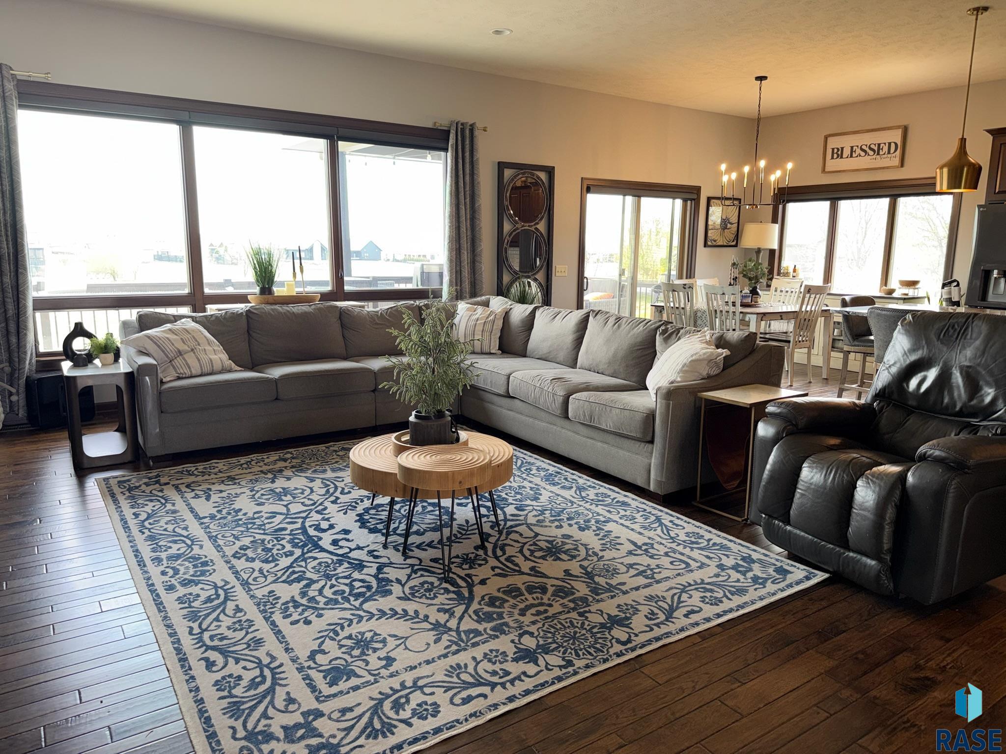 2709 W 90th St Street