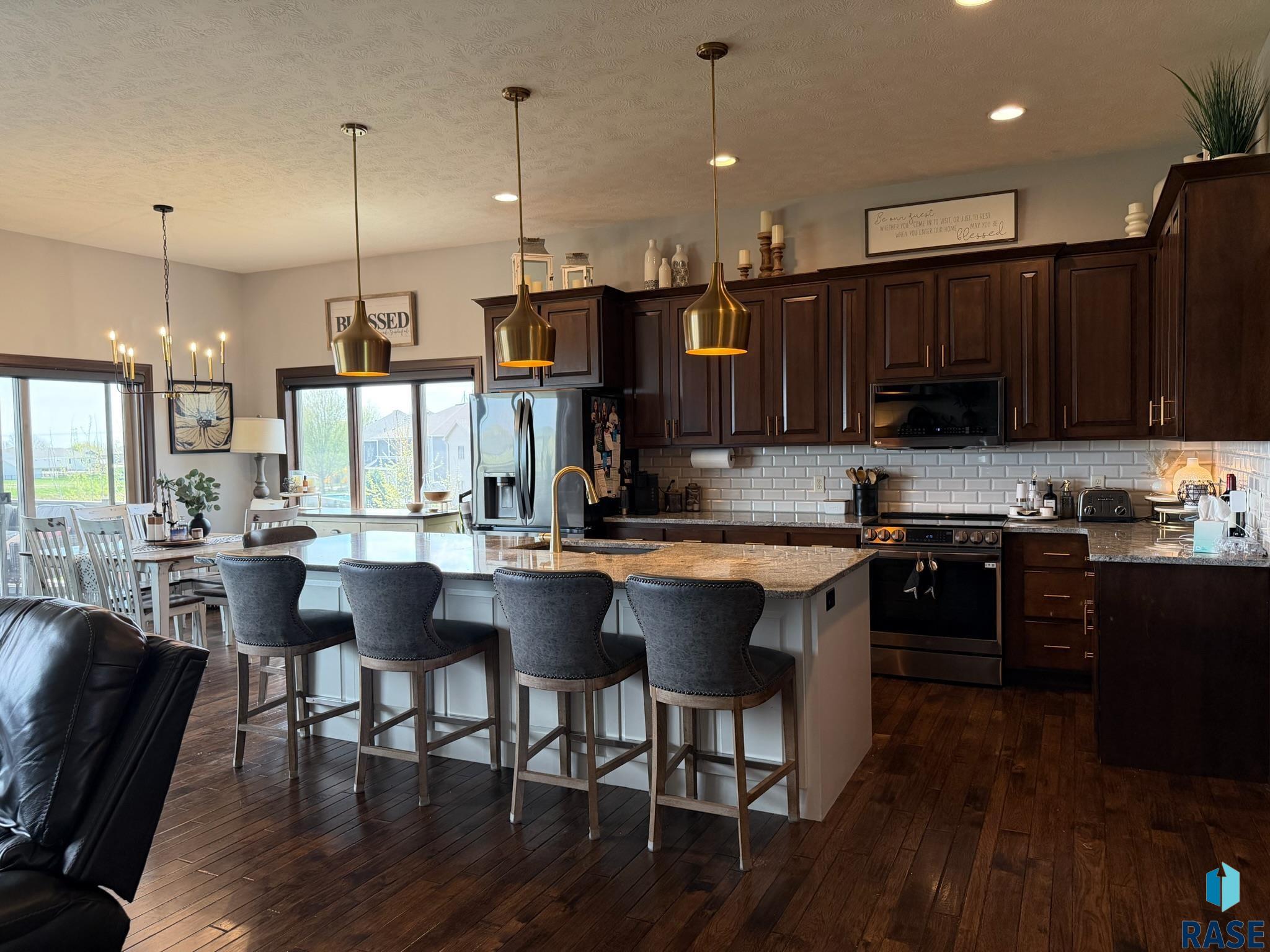 2709 W 90th St Street