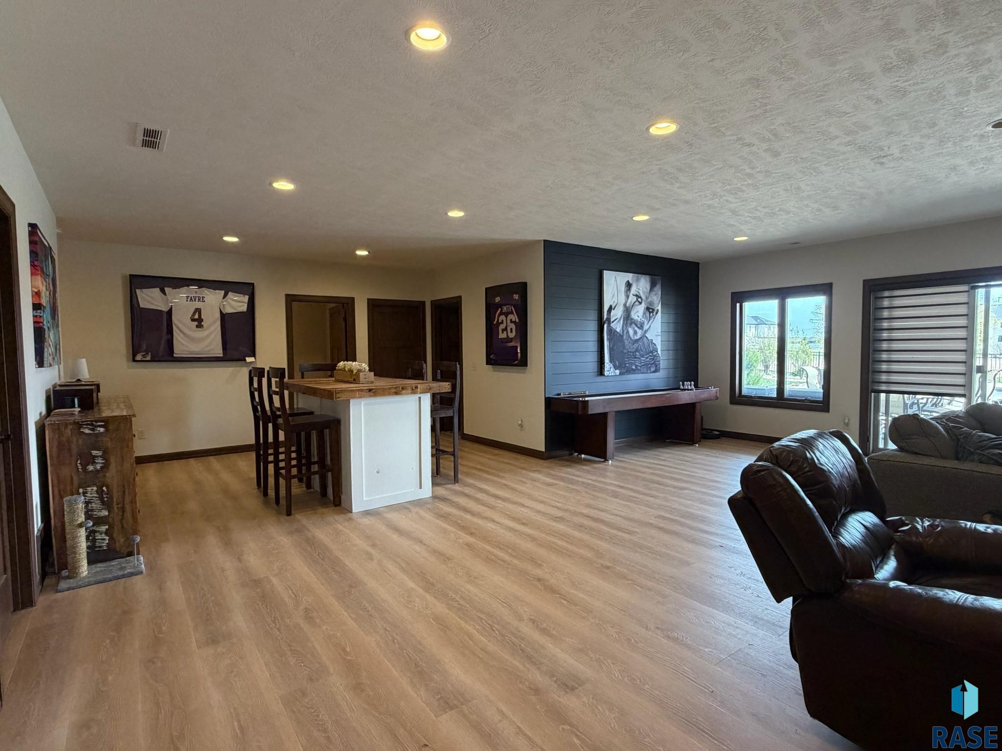 2709 W 90th St Street