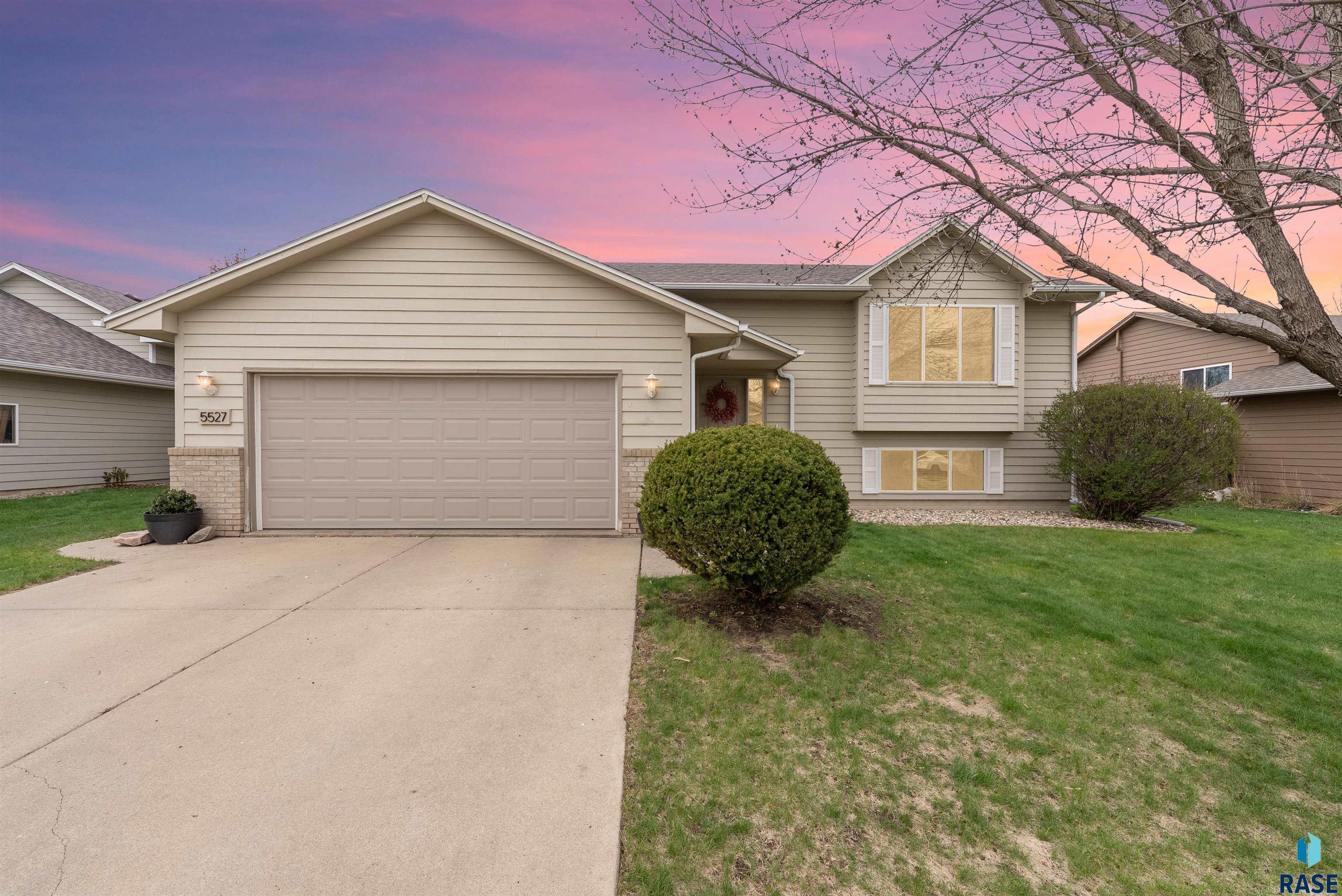 5527 S Wexford Ct Court