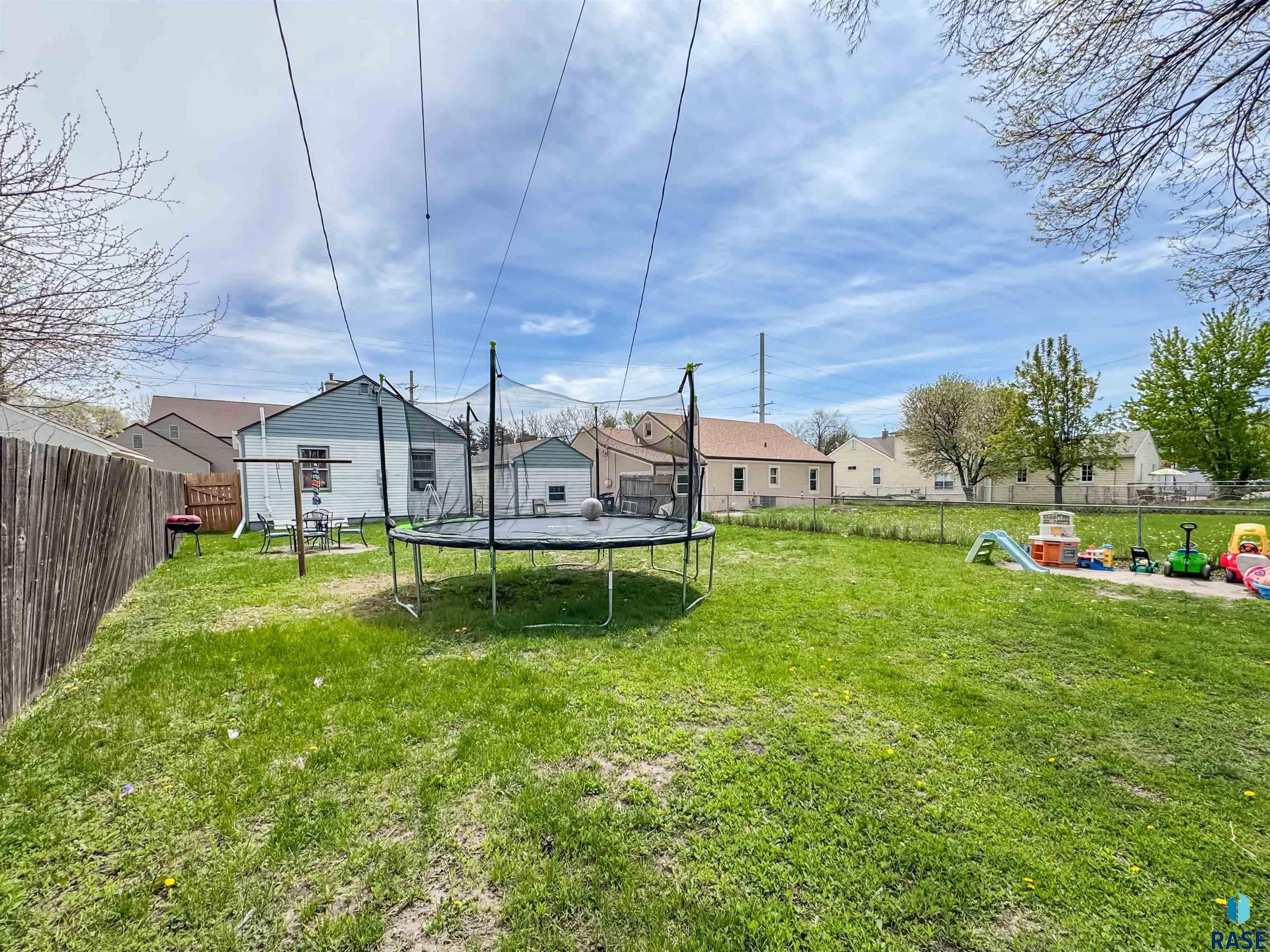 1013 N Kiwanis Ave Avenue