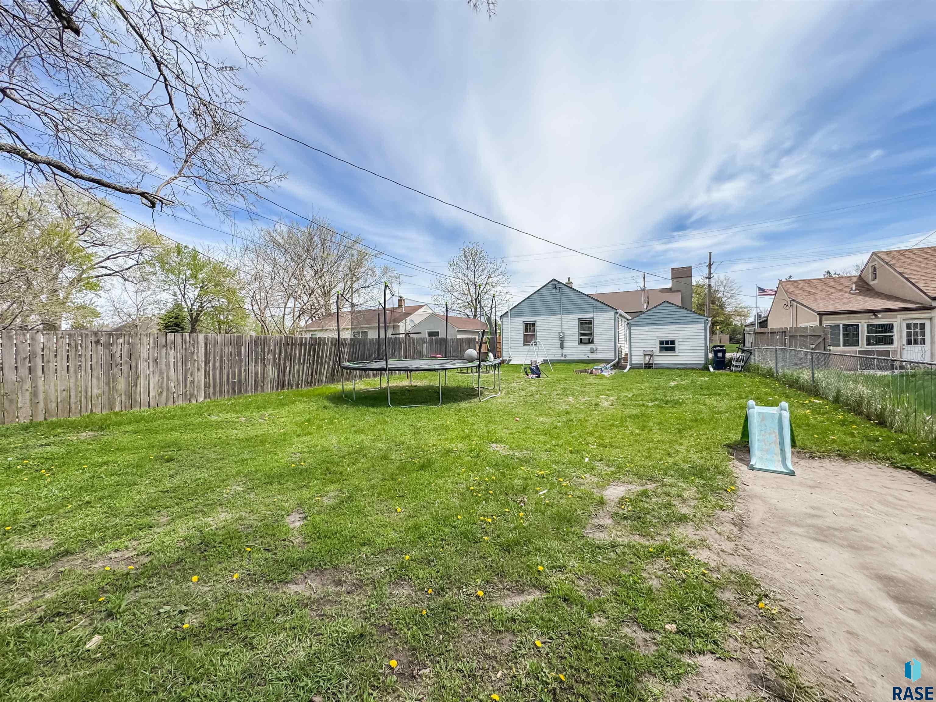 1013 N Kiwanis Ave Avenue