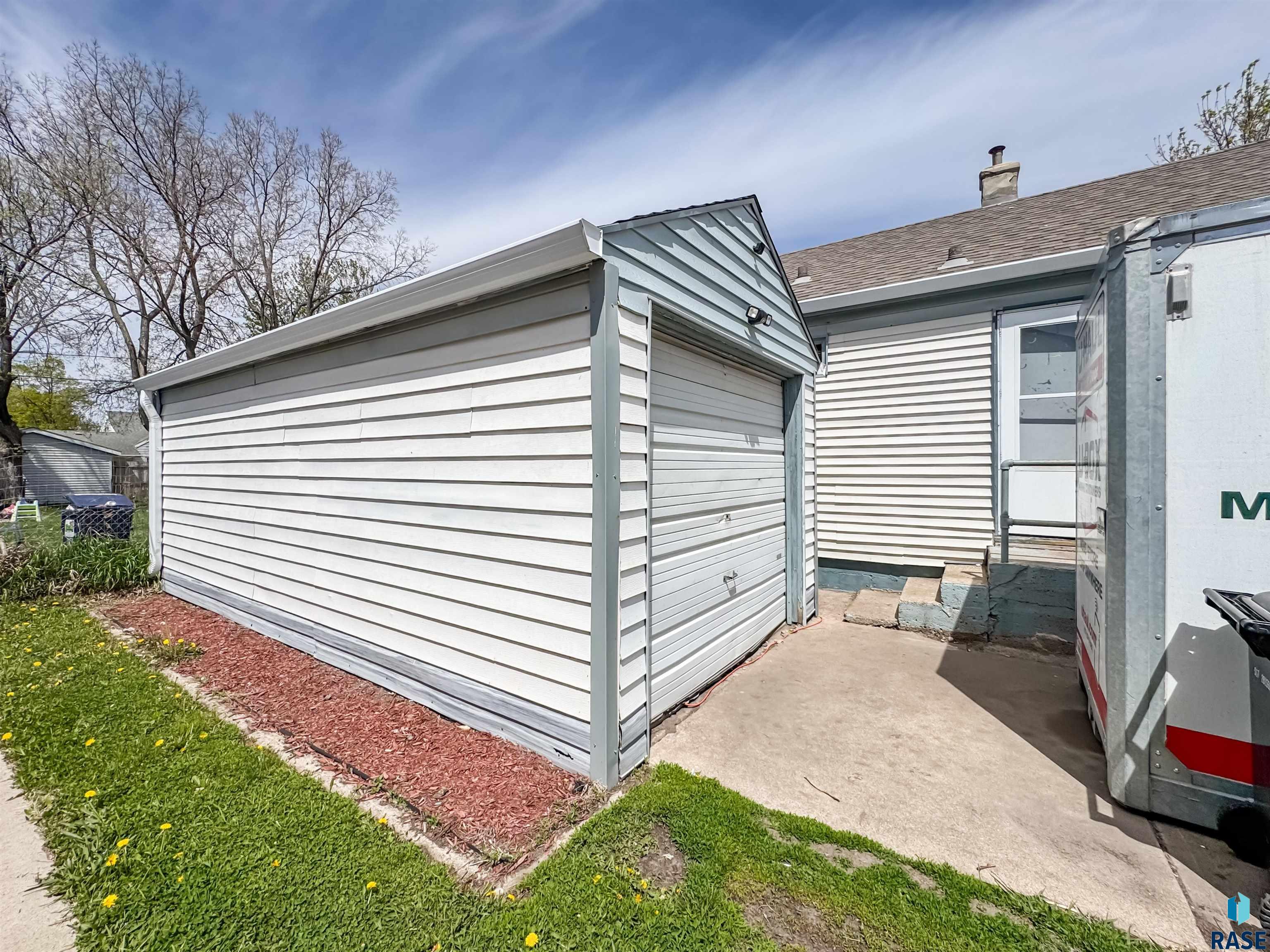 1013 N Kiwanis Ave Avenue