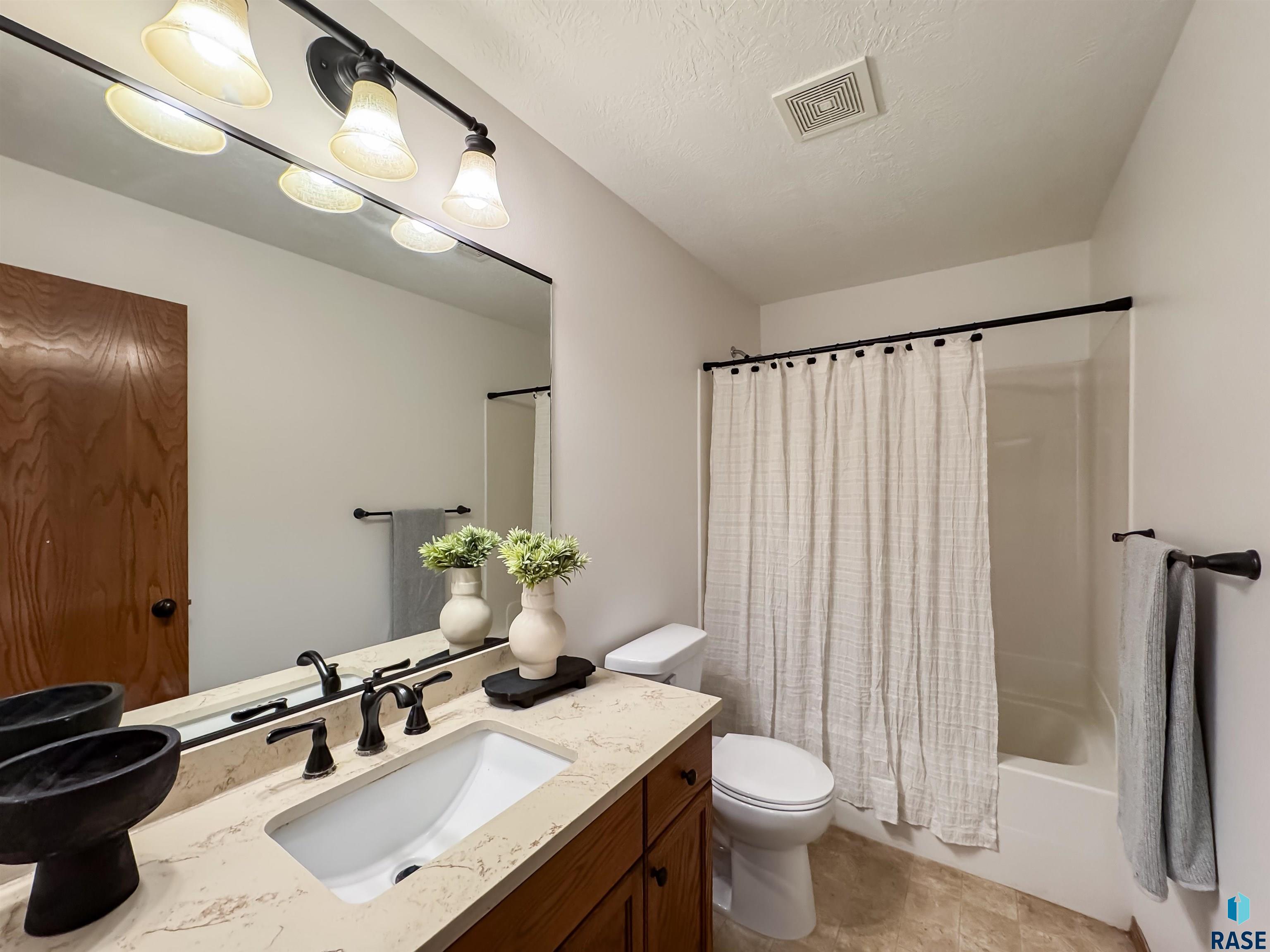 1419 N Conifer Pl Place