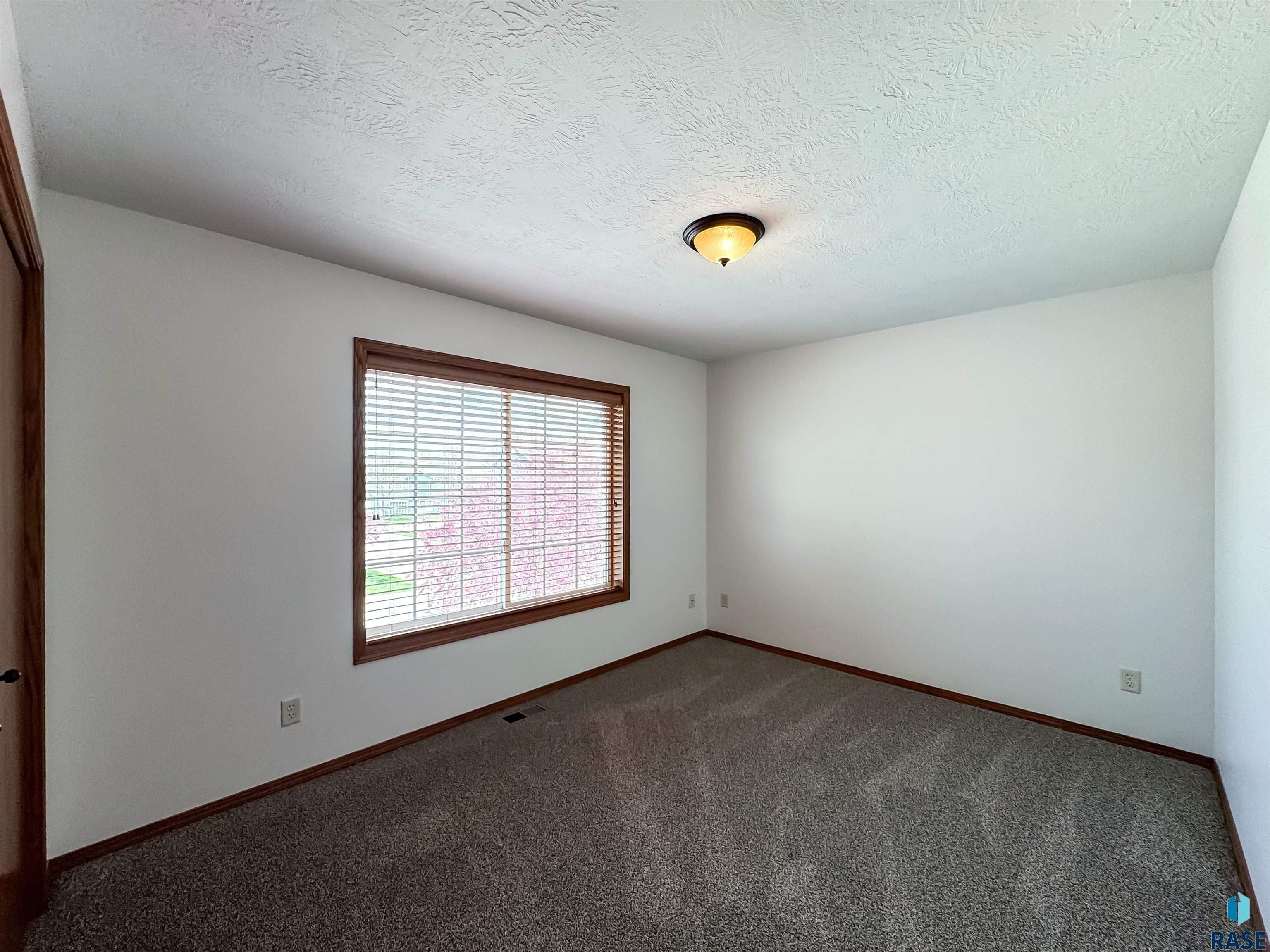 1419 N Conifer Pl Place