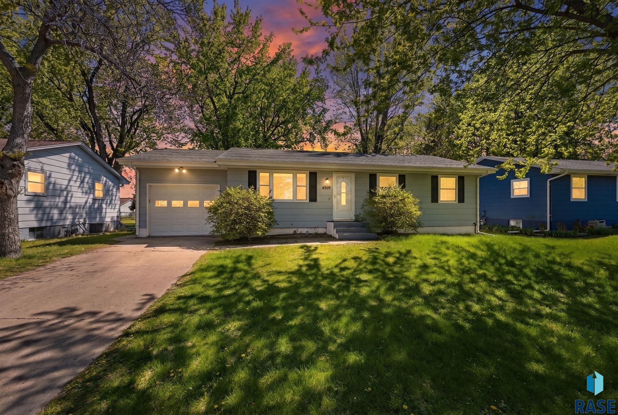 4509 W 37th St, Sioux Falls