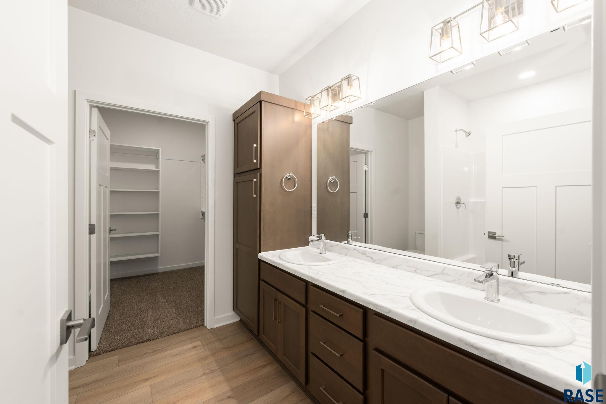 7240 Waters Edge Pl, Sioux Falls