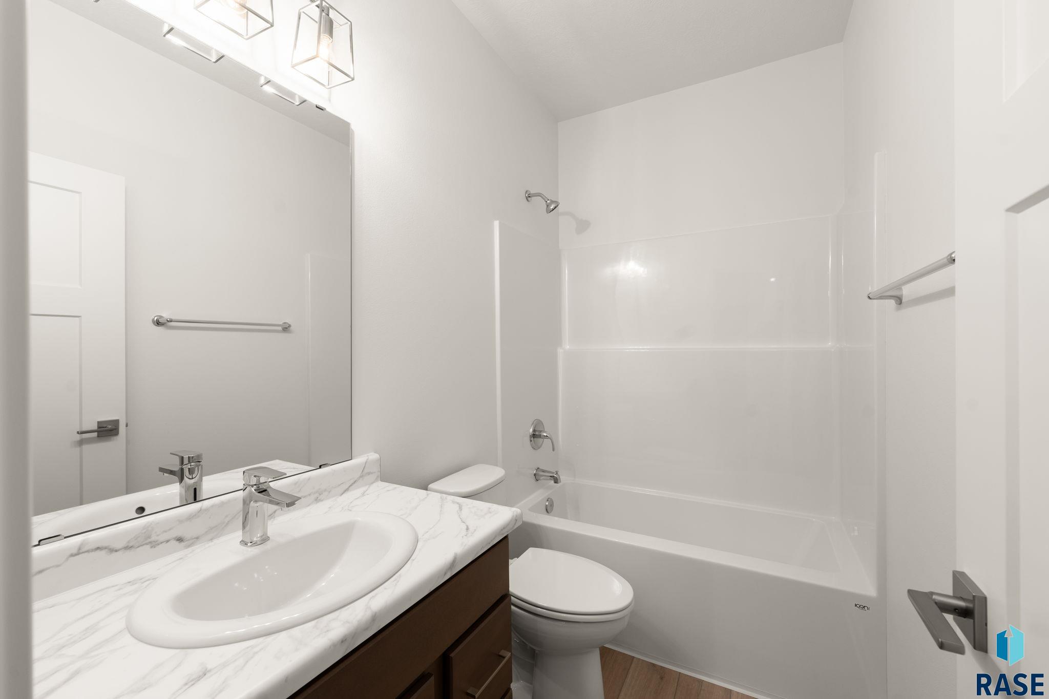 7240 Waters Edge Pl, Sioux Falls