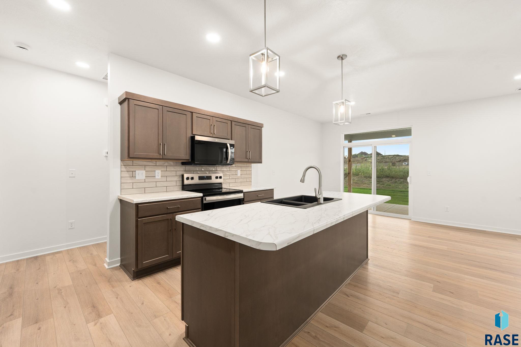 7240 Waters Edge Pl, Sioux Falls
