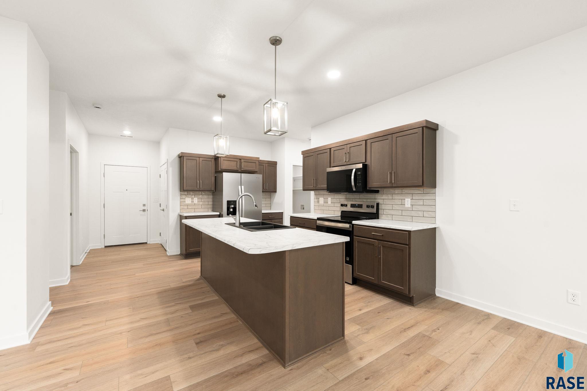 7240 Waters Edge Pl, Sioux Falls