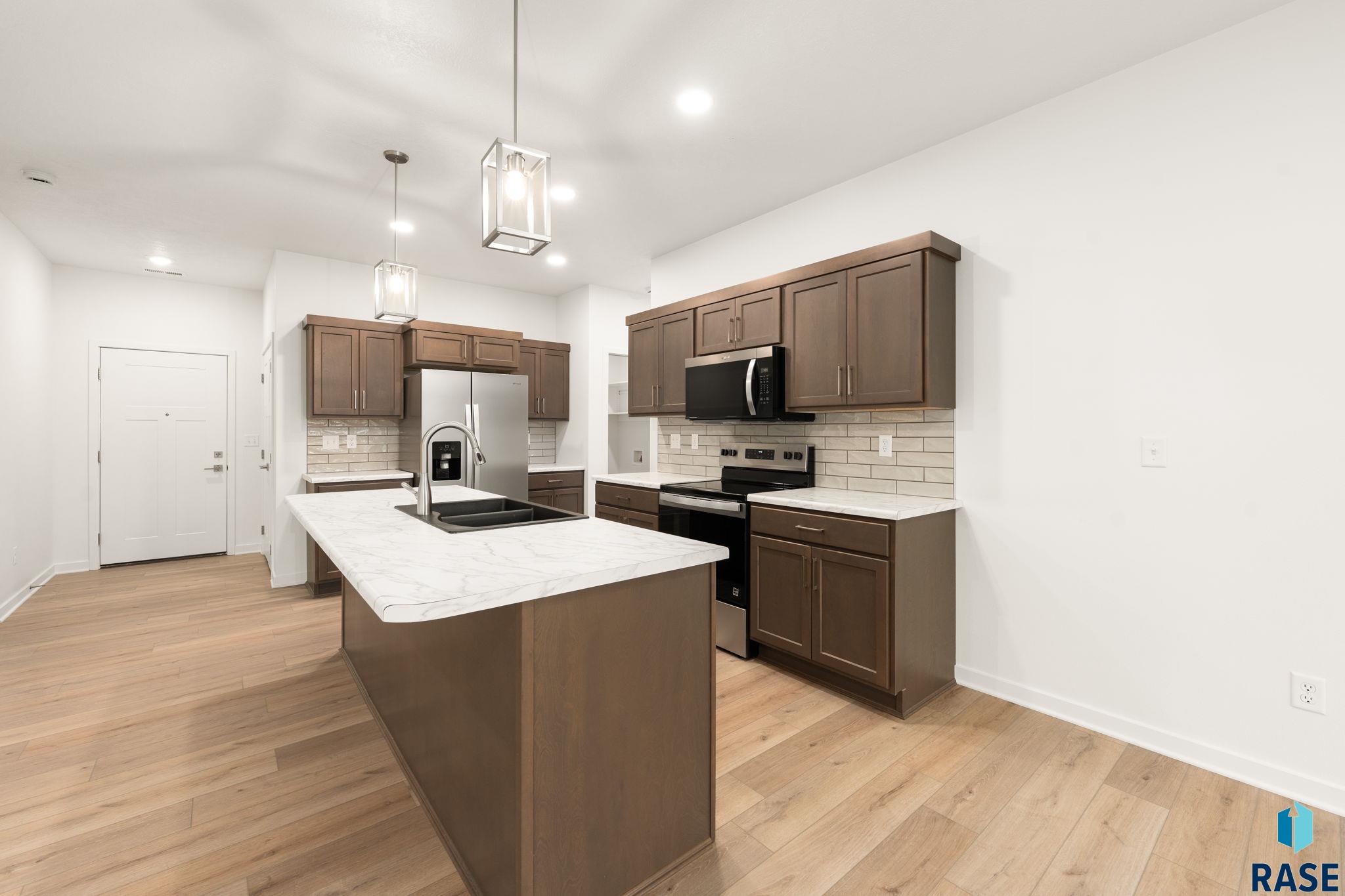 7240 Waters Edge Pl, Sioux Falls