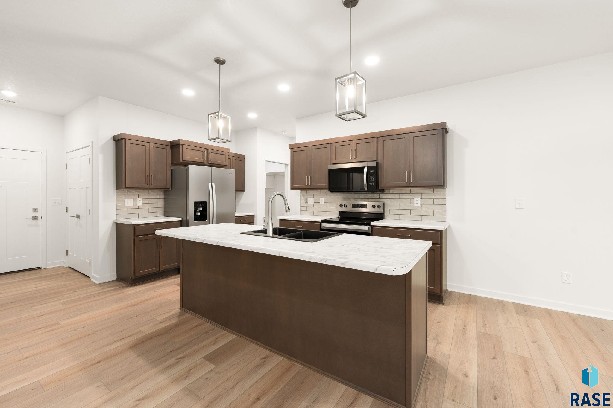 7240 Waters Edge Pl, Sioux Falls