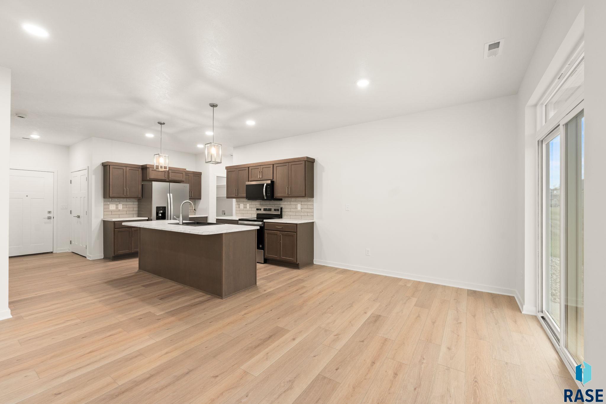 7240 Waters Edge Pl, Sioux Falls