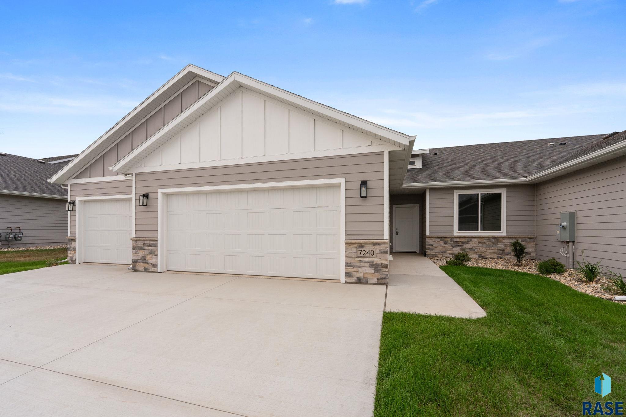 7240 Waters Edge Pl, Sioux Falls