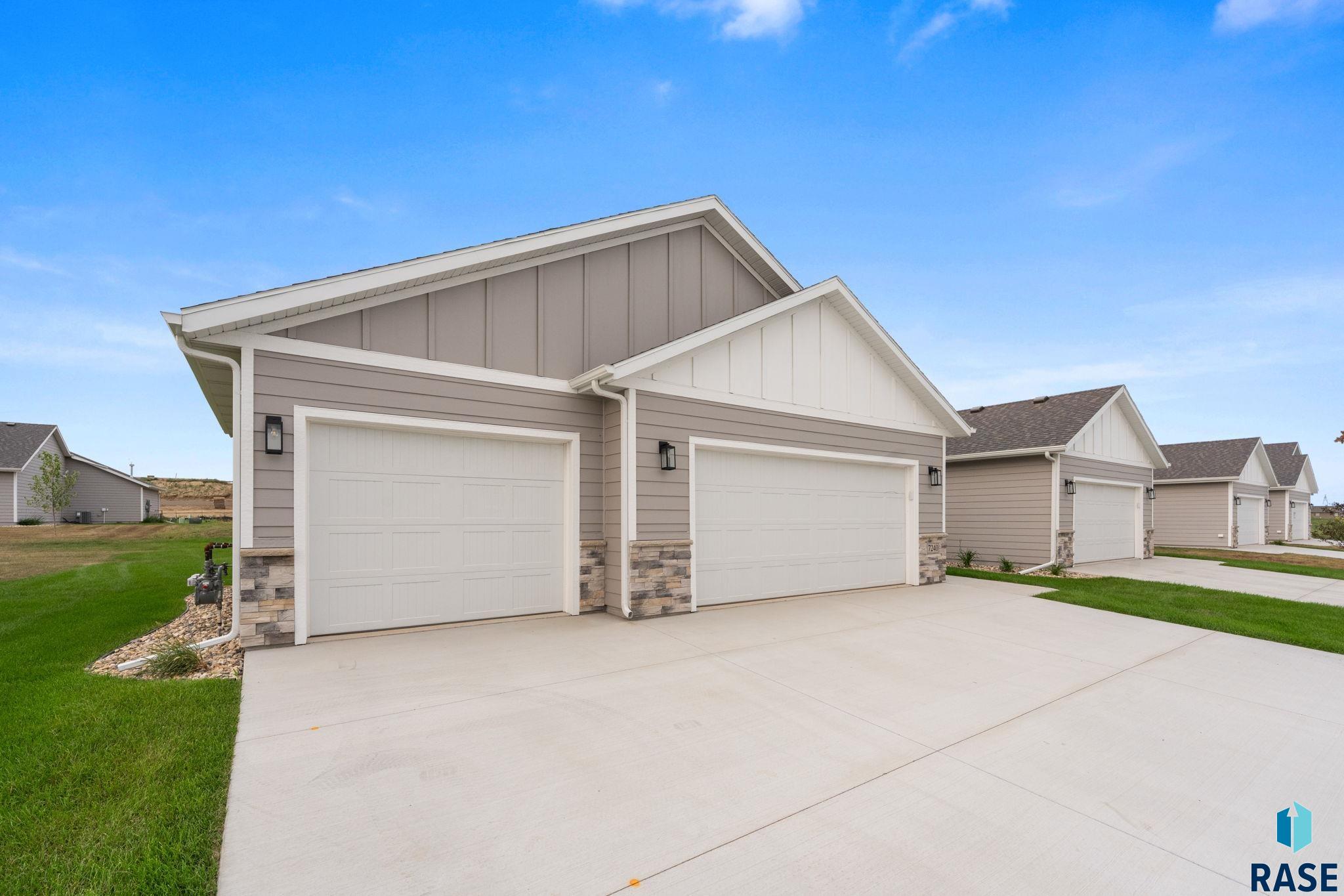 7240 Waters Edge Pl, Sioux Falls