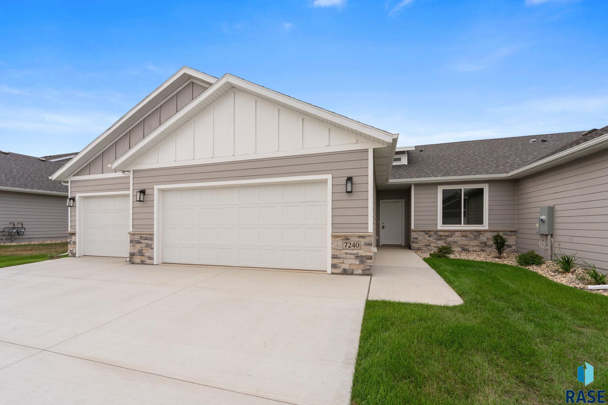 7240 Waters Edge Pl, Sioux Falls