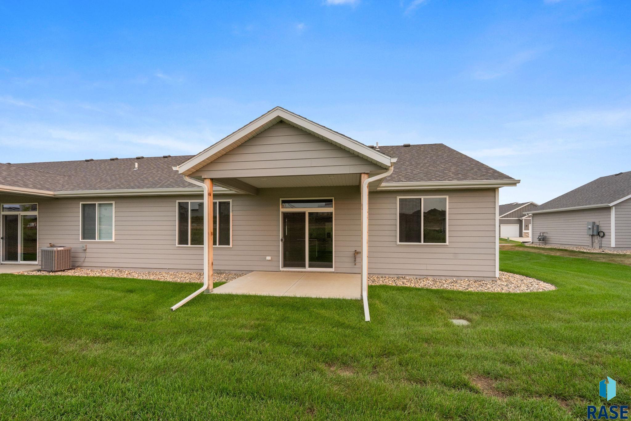 7240 Waters Edge Pl, Sioux Falls
