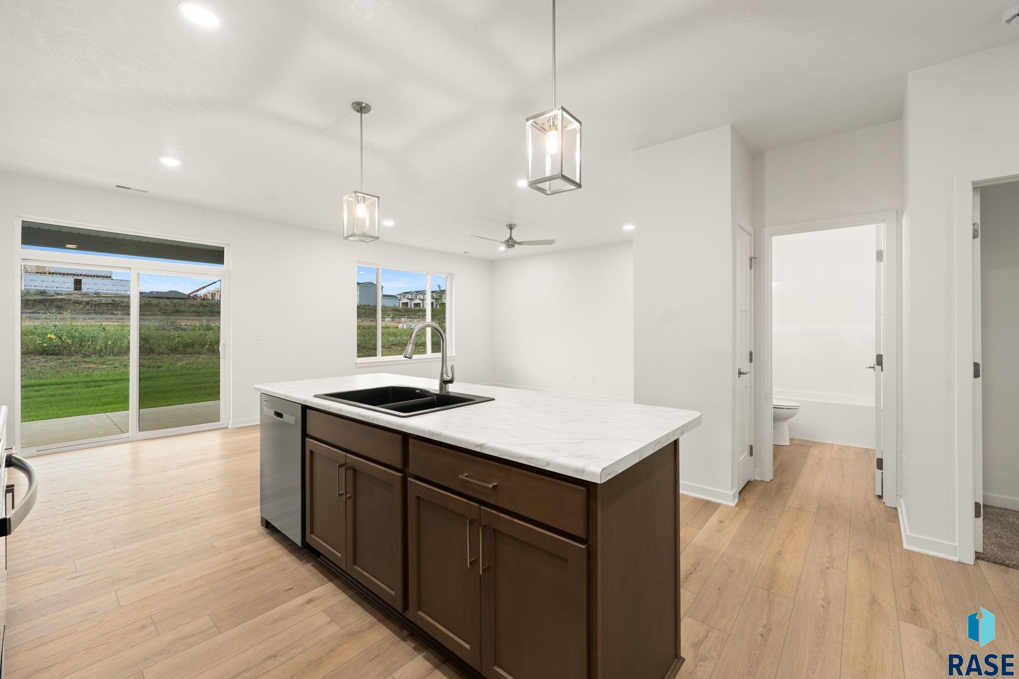 7240 Waters Edge Pl, Sioux Falls